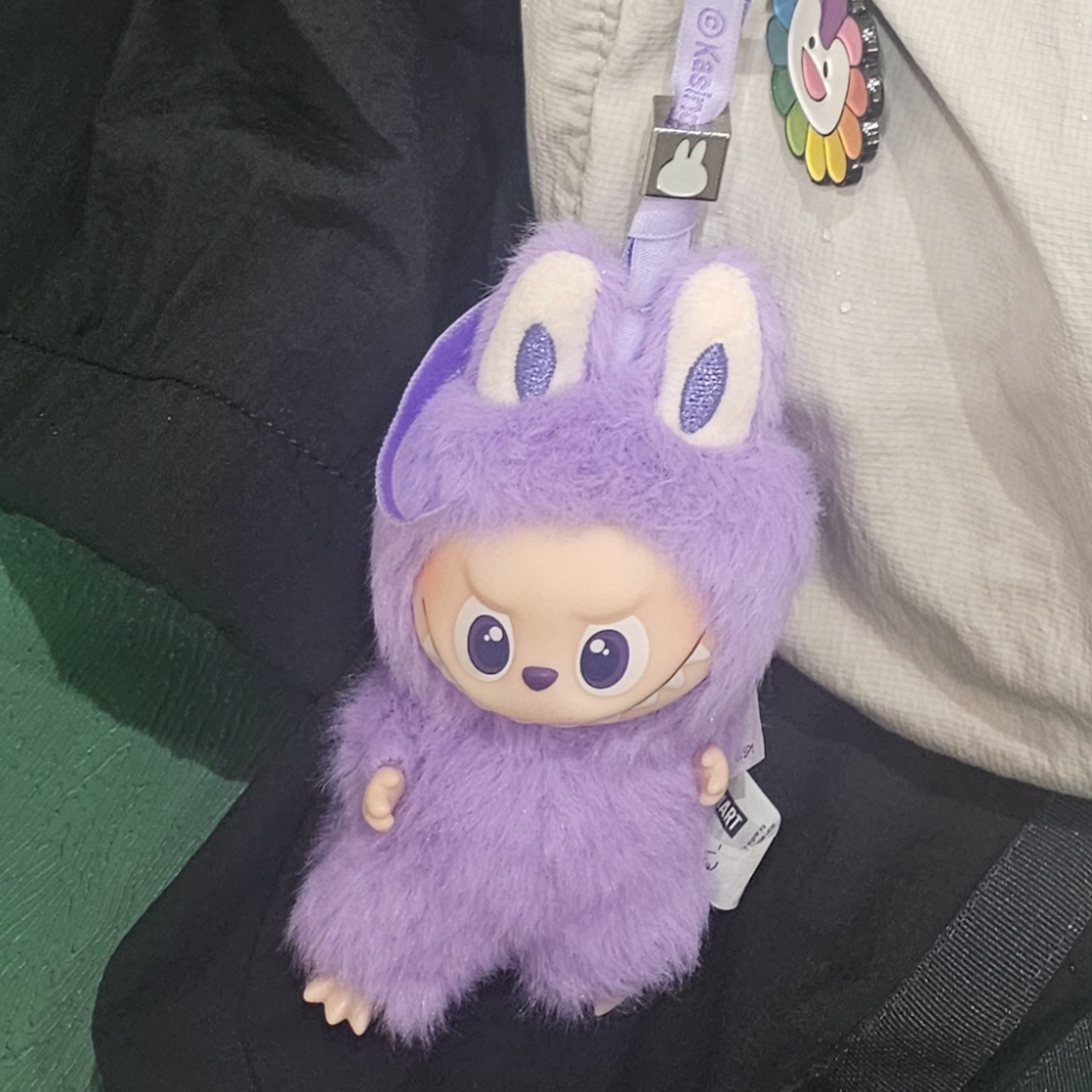 NewJeans x Murakami Metal Keyring Flower, Pop Mart Labubu The Monsters Pin For Love Series Vinyl Plush Pendant (N-Z) T (Opened Case) 착용 스타일 - 3