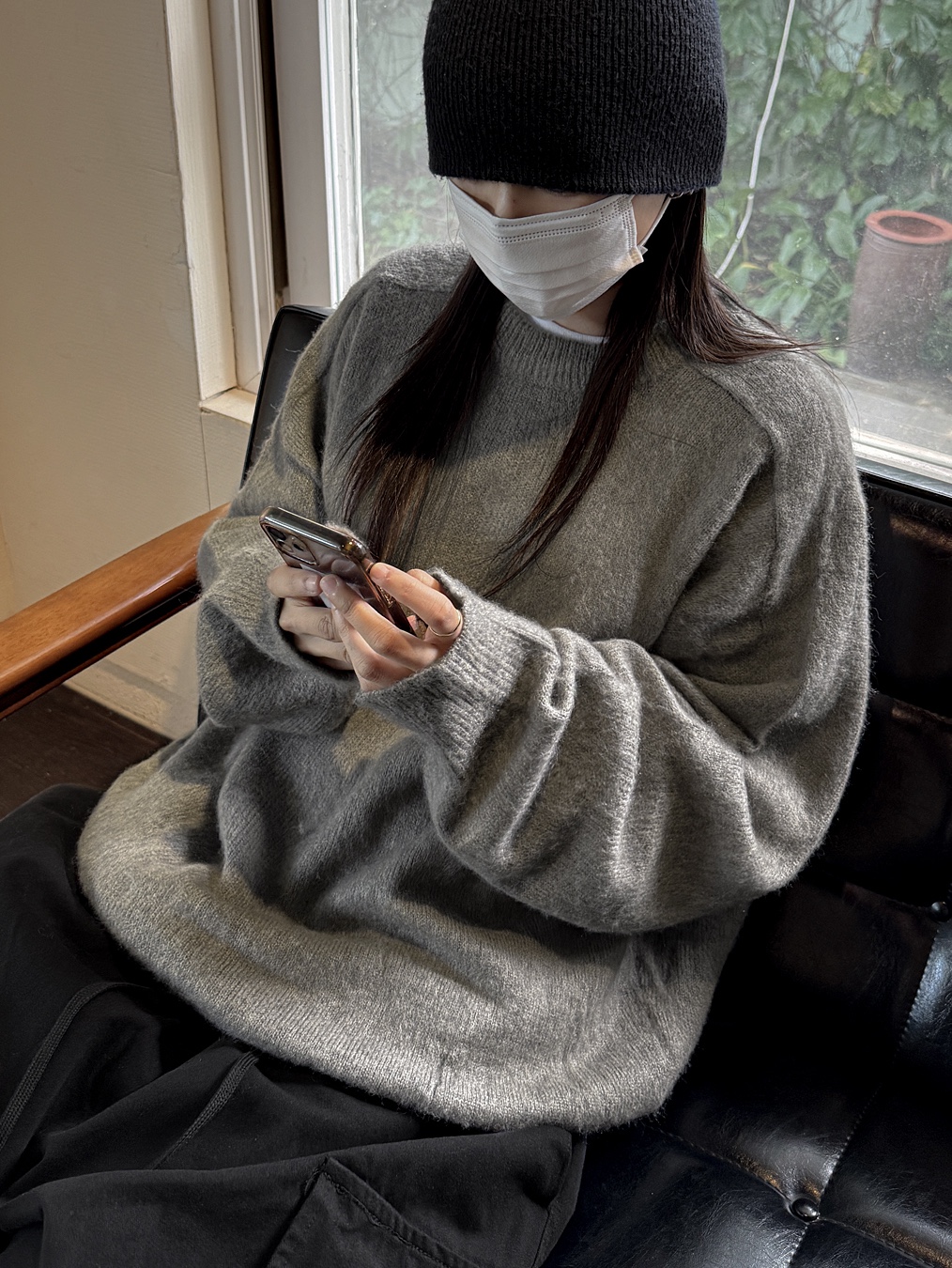 Oakley Session Beanie Blackout 착용 스타일 - 4