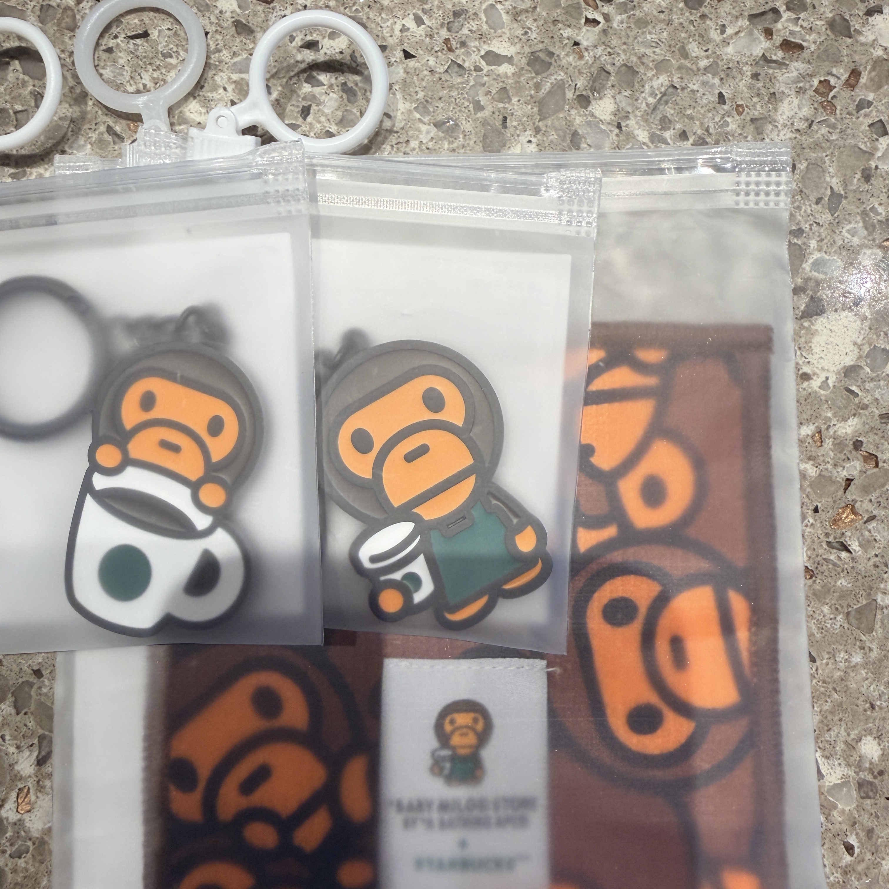 Starbucks x BAPE Baby Milo Coaster 착용 스타일