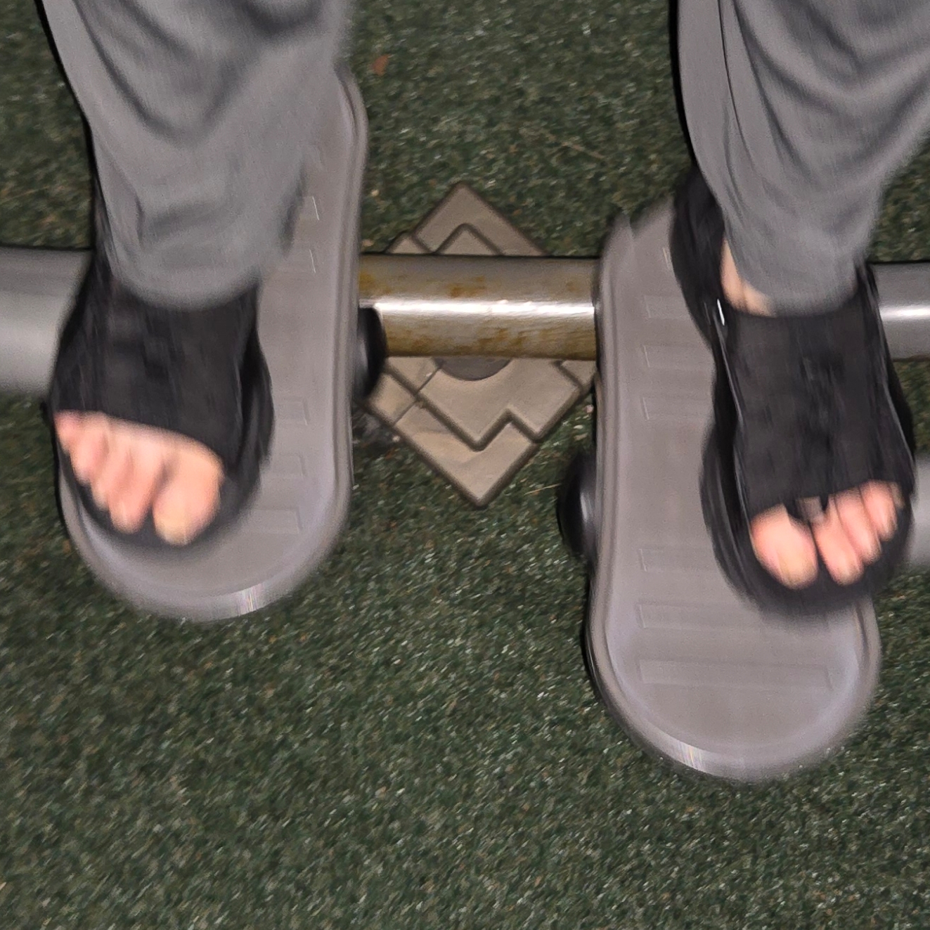 Reebok Hyperium Slide Black 착용 스타일