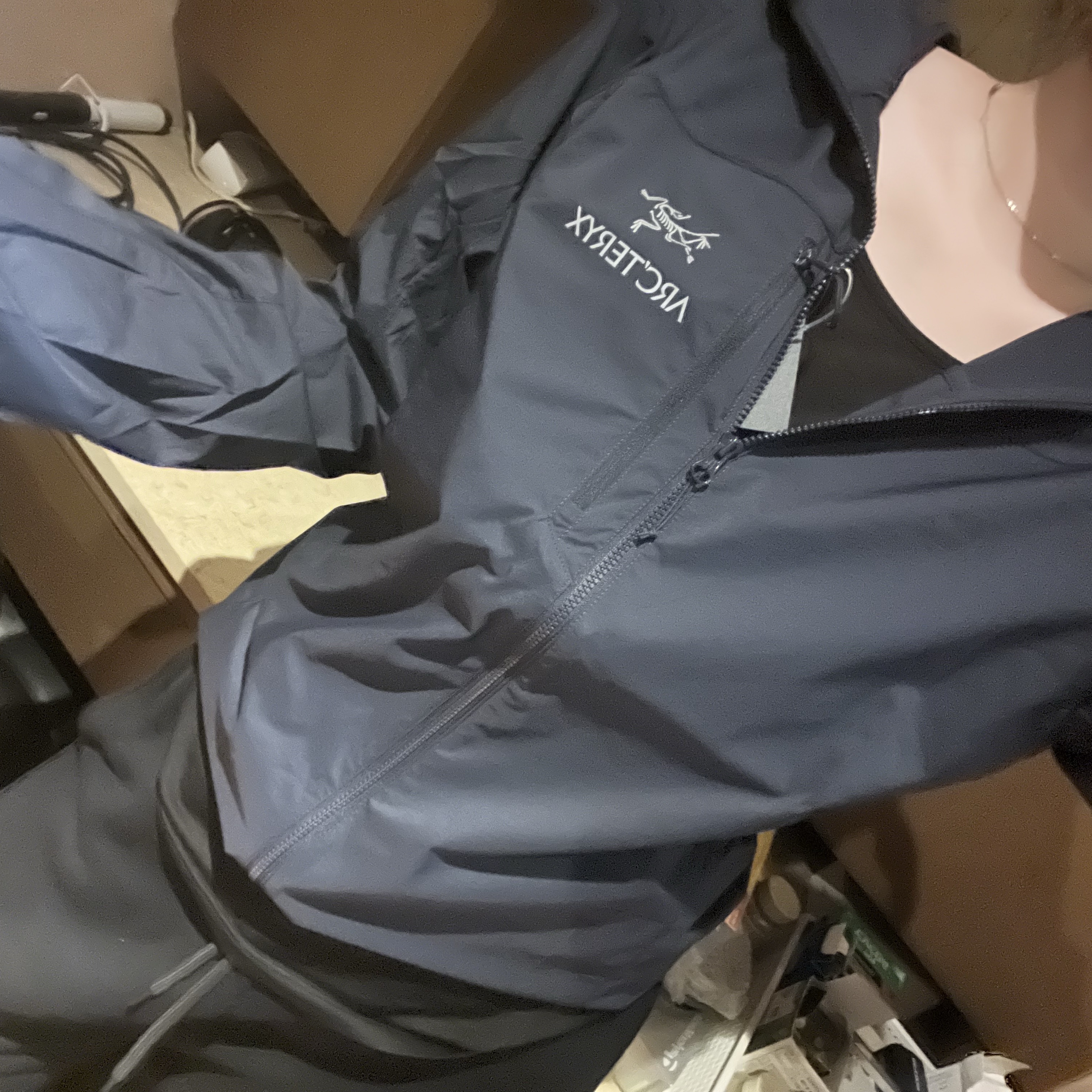 Arc'teryx Squamish Hoody Black Sapphire 착용 스타일 - 1