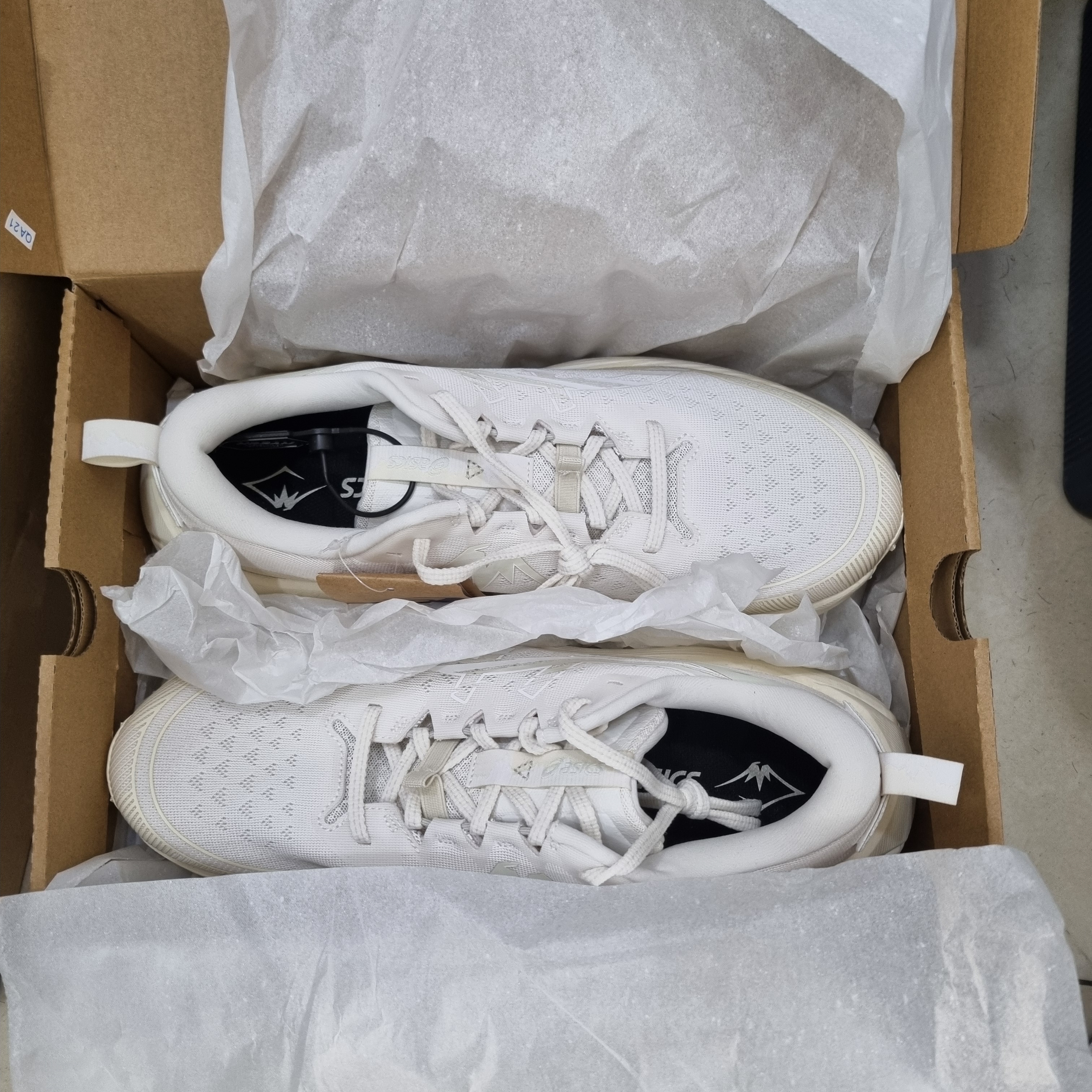 Asics Trabuco Max 4 Cream White 착용 스타일 - 1