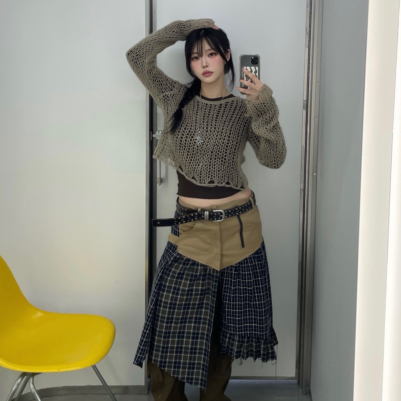 Vacant Archive Women Guppy Net Layered Knit Beige, Vacant Archive Women Guppy Net Layered Knit Khaki 착용 스타일
