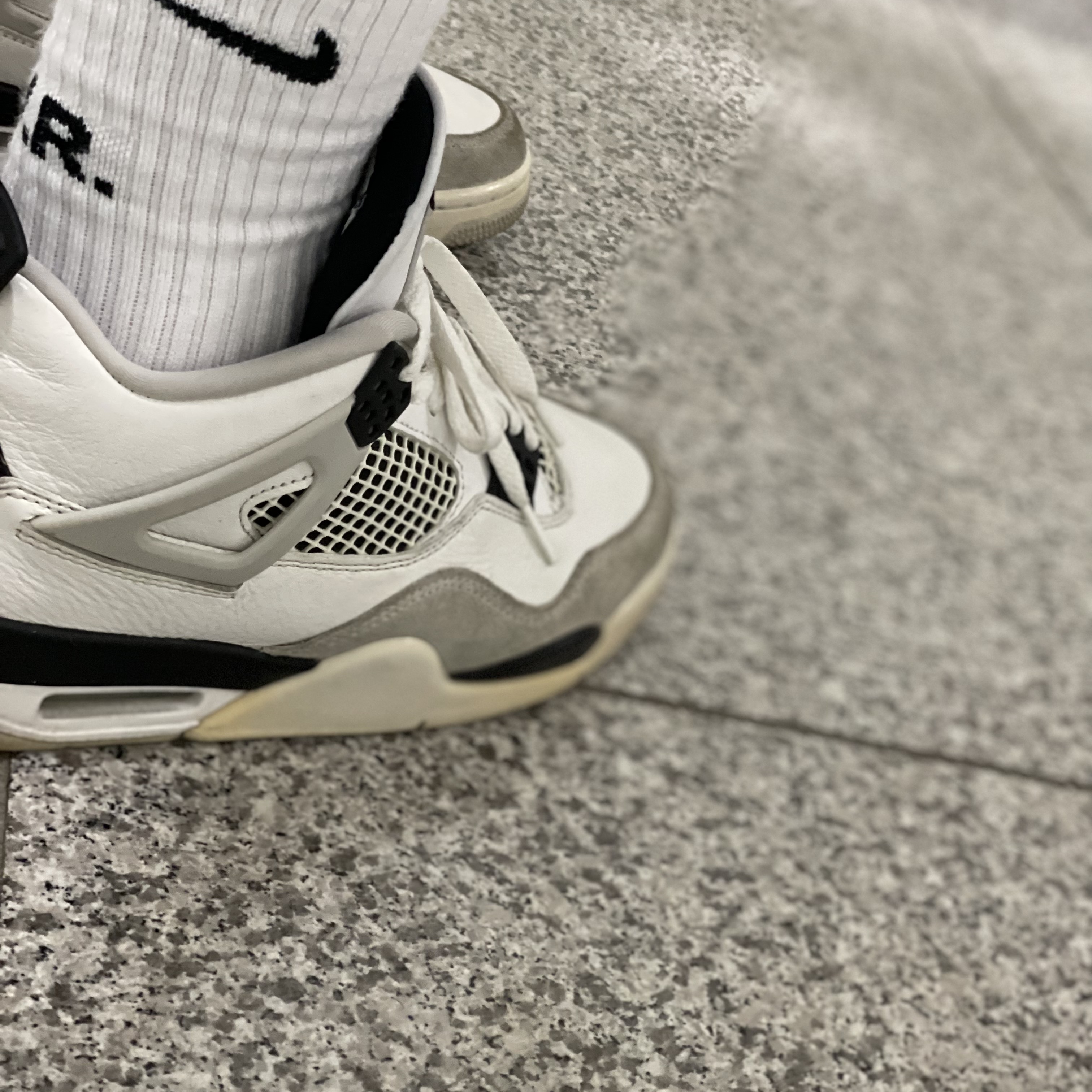 Jordan 4 Retro White and Black 착용 스타일 - 2