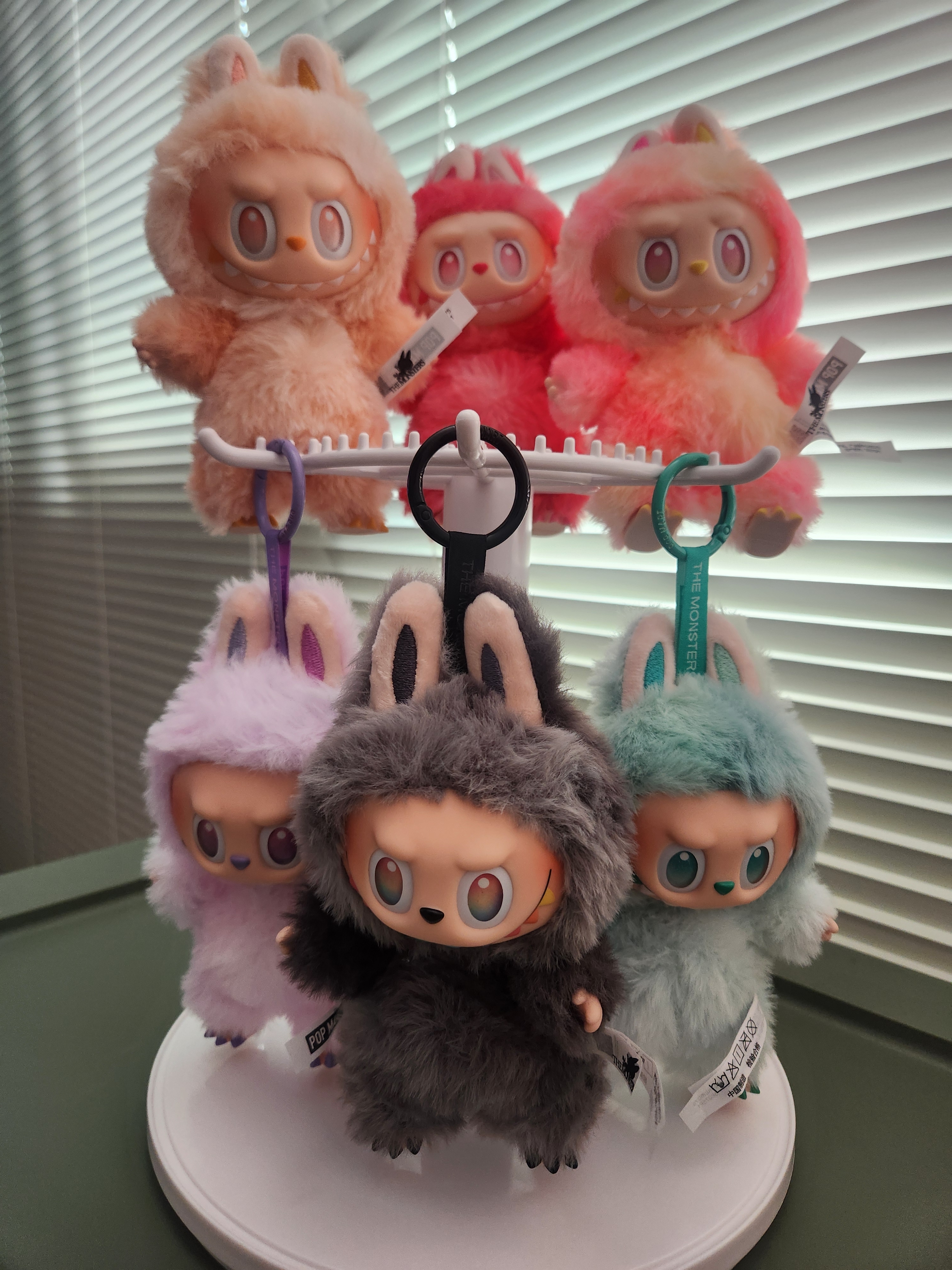 Pop Mart Labubu The Monsters Highlight Series Sealed Case (6 Blind Boxes) 착용 스타일