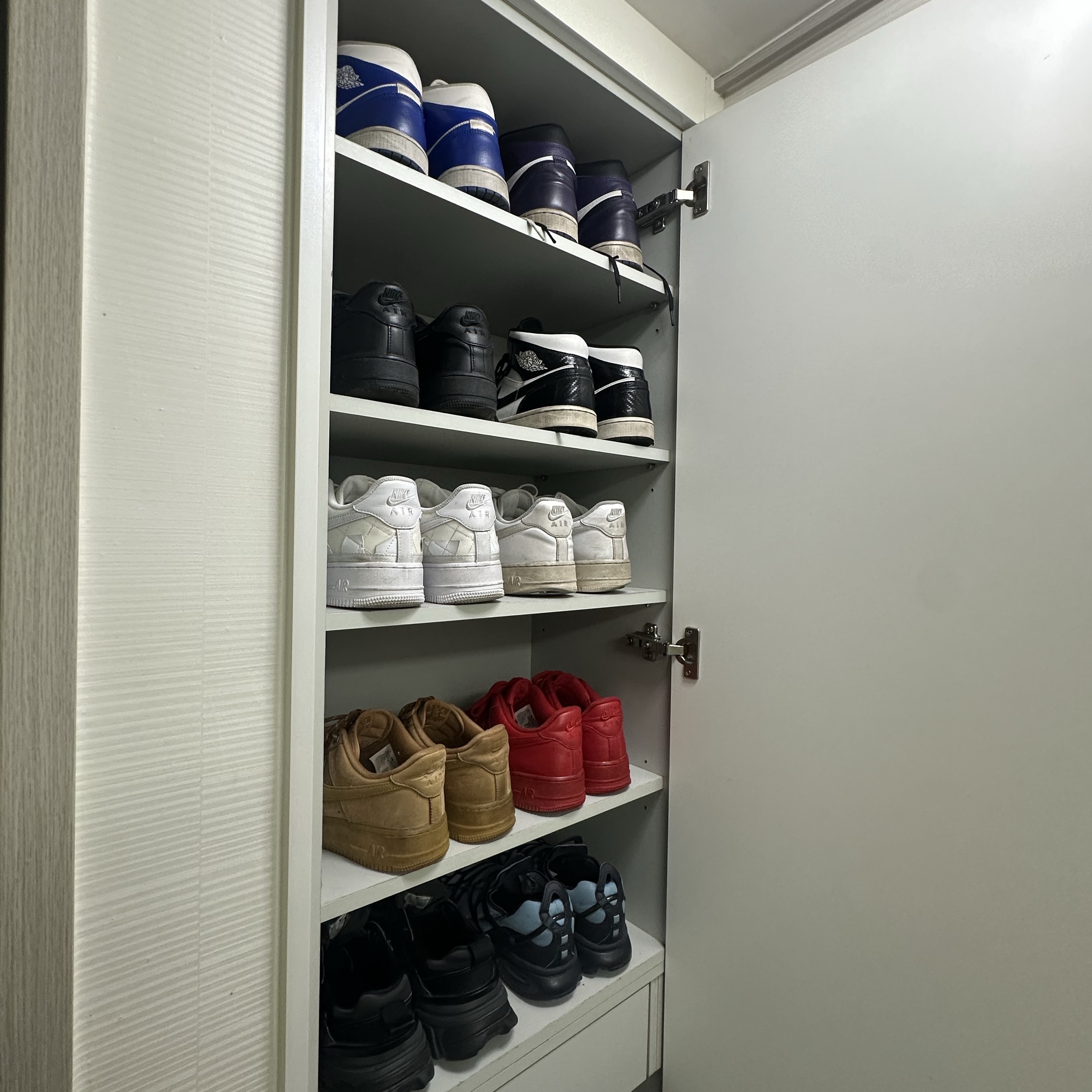(W) Jordan 1 Mid White Hyper Royal, Jordan 1 Retro High OG Court Purple 2020 착용 스타일 - 1