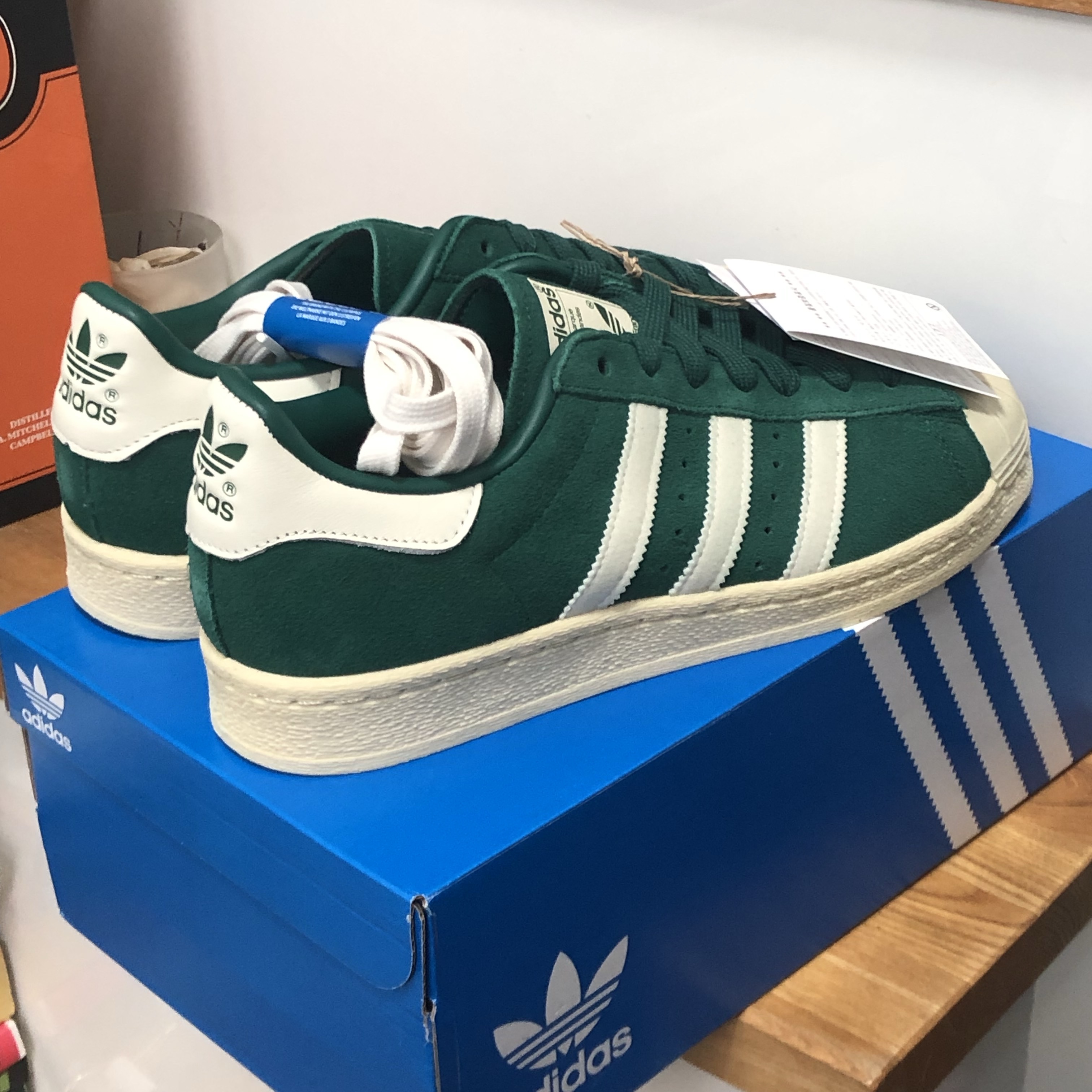 Adidas Superstar 82 Green Off White 착용 스타일