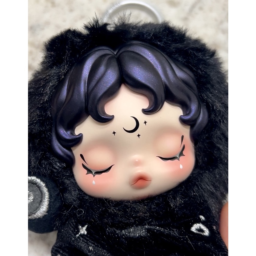 Pop Mart Skullpanda You Found Me ! Series Plush Doll Pendant Darkness (Opened Case) 착용 스타일