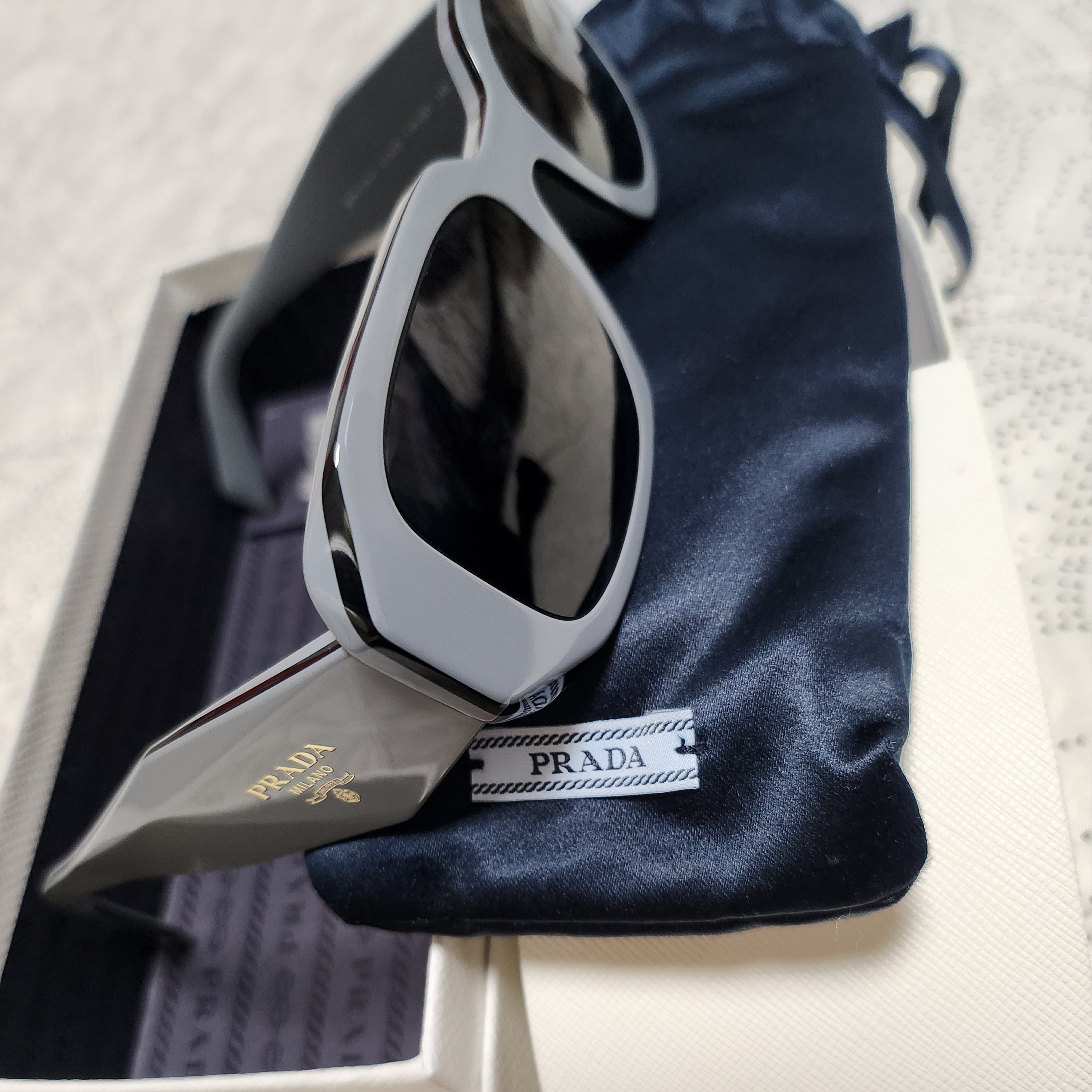 Prada Symbole Sunglasses Slate Gray Lenses Alternative Fit 착용 스타일