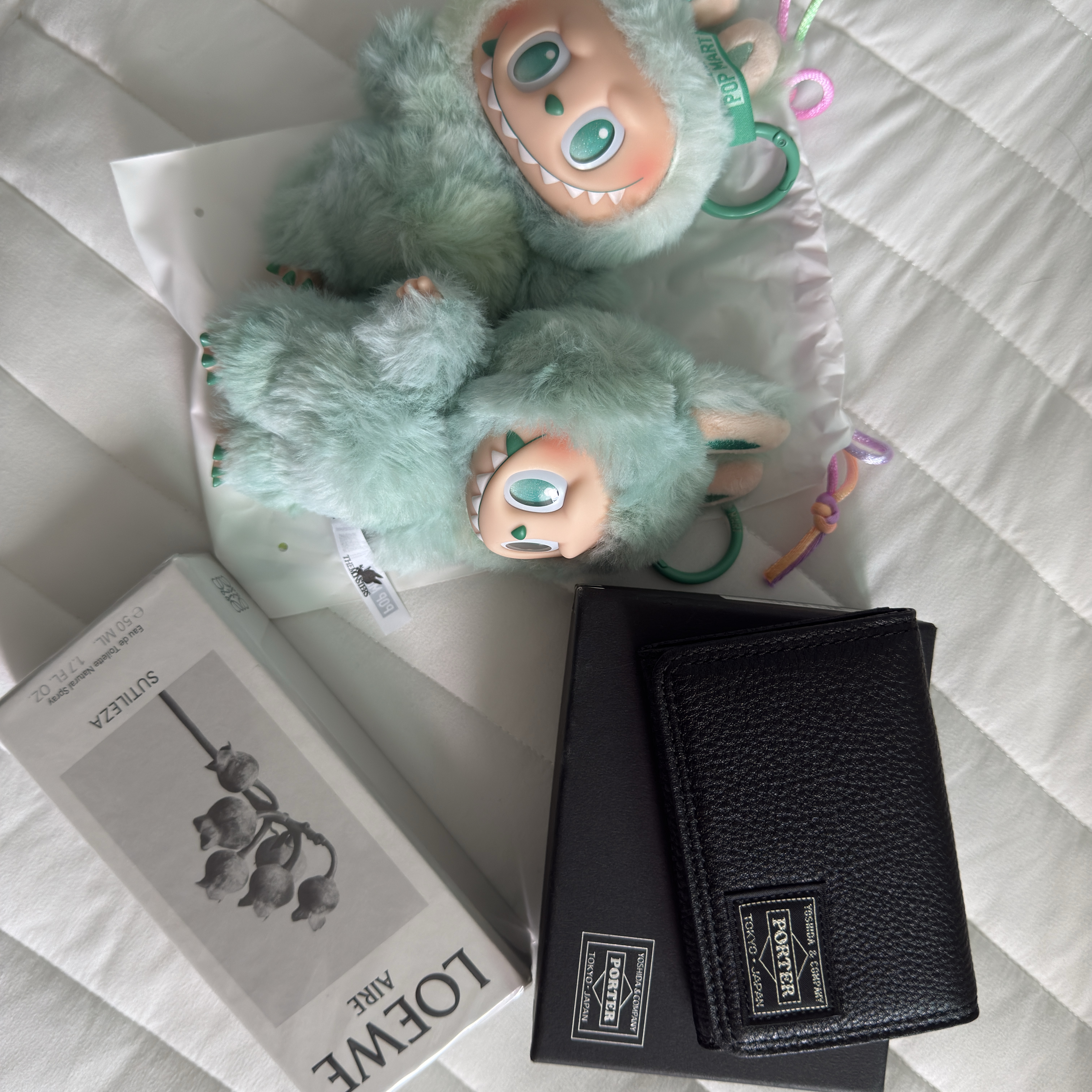 Pop Mart Labubu The Monsters Highlight Series Sealed Case (Bundle of 2/1 Blind Box), Porter Calm Card Case Black 착용 스타일