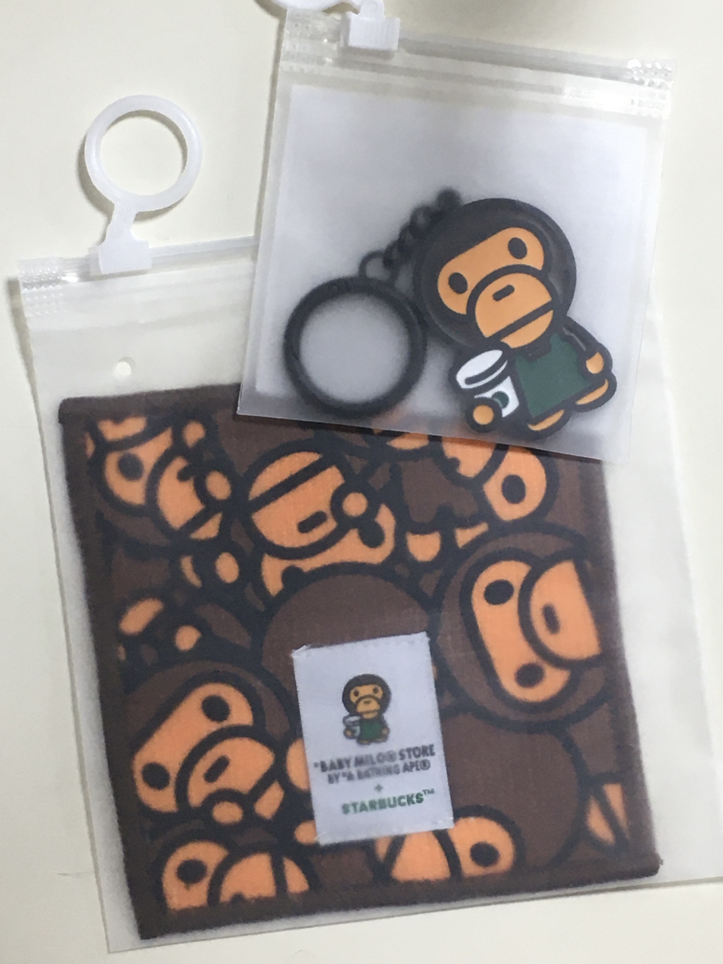 Starbucks x BAPE Baby Milo Keychain, Starbucks x BAPE Baby Milo Coaster 착용 스타일