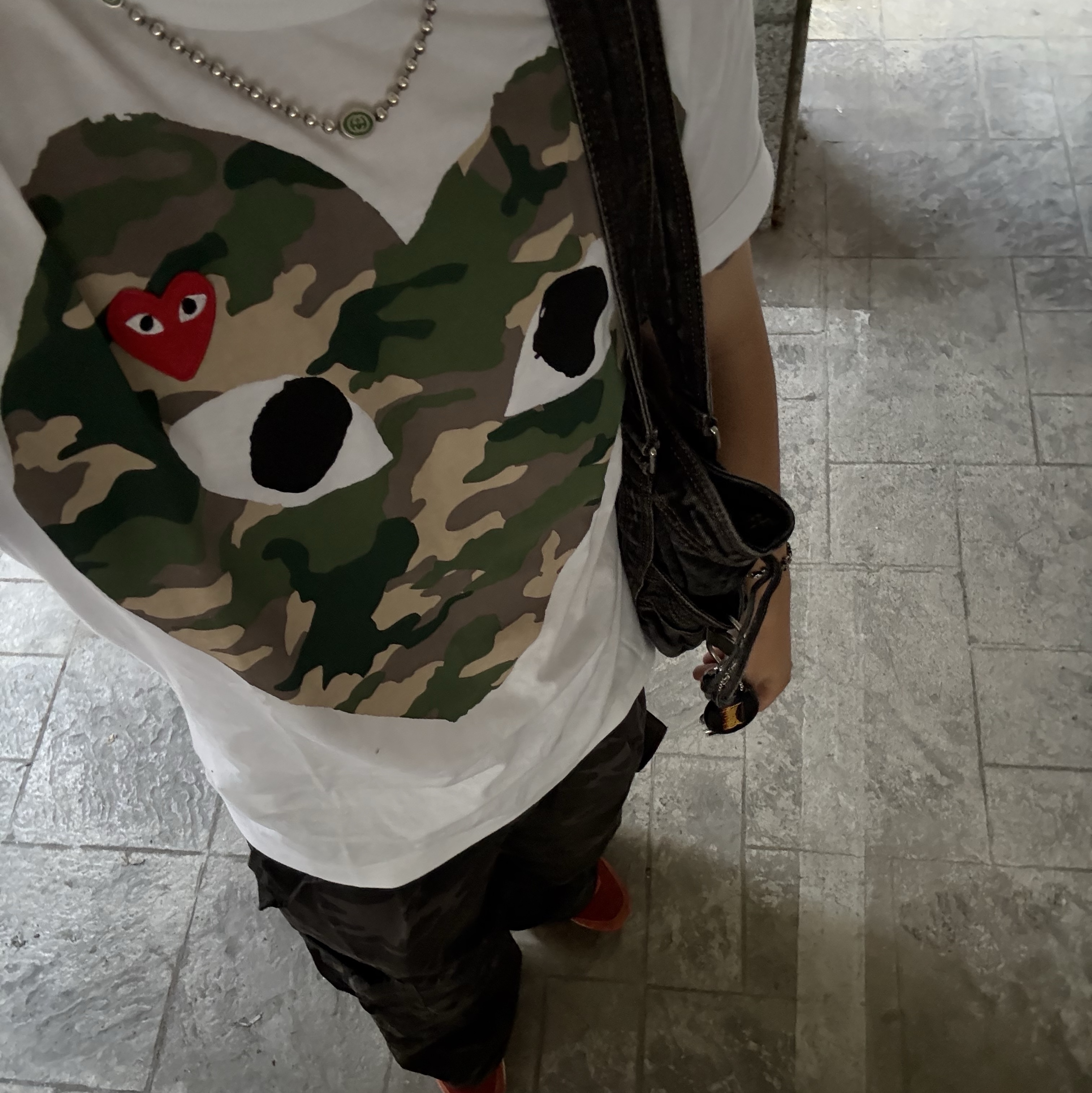 Adidas Manchester United 2024/25 Home Authentic Jersey Manchester United FC Red - KR Sizing (Non Marking Ver.), Play Comme des Garcons Camouflage Heart T-Shirt White 착용 스타일 - 2