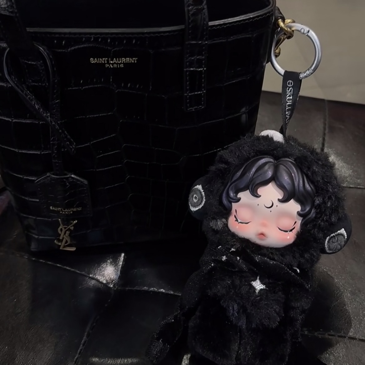 Pop Mart Skullpanda You Found Me ! Series Plush Doll Pendant Darkness (Opened Case) 착용 스타일