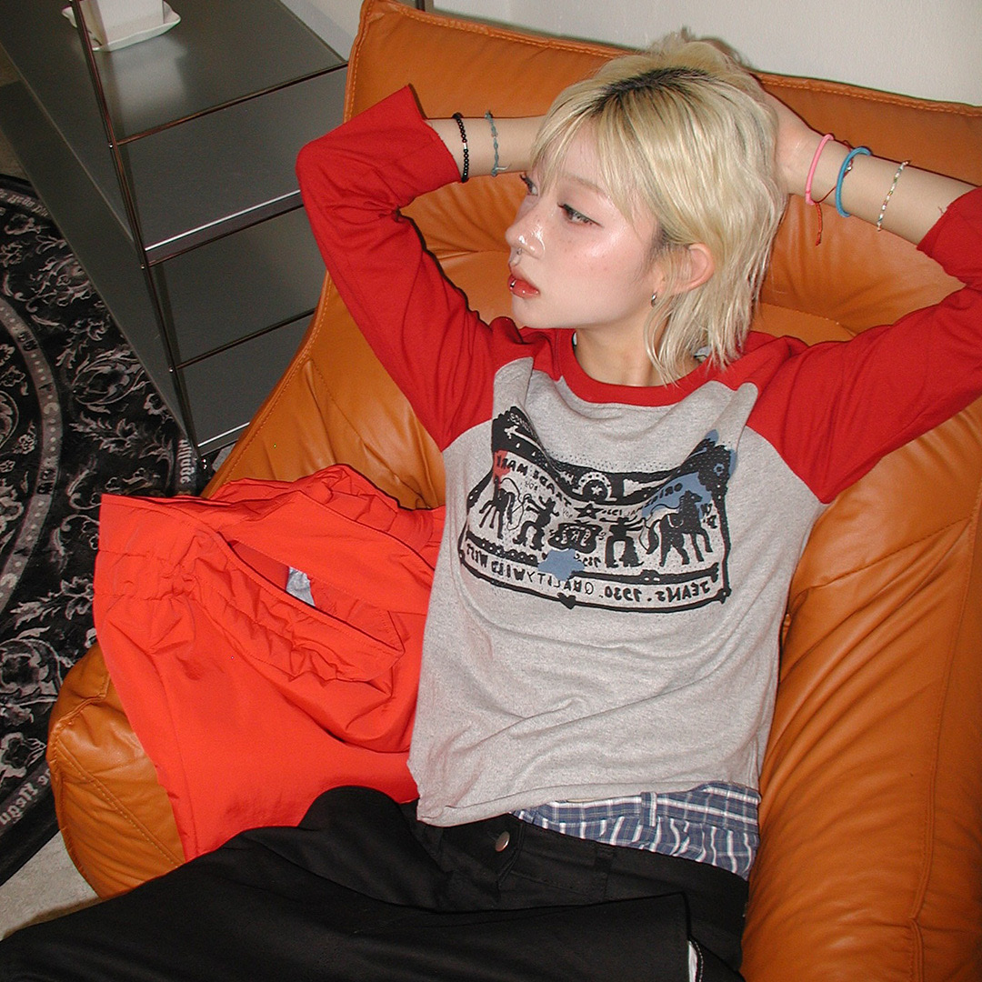 Thevinylhouse Cowboy Pictogram Raglan LS Tee Red 착용 스타일