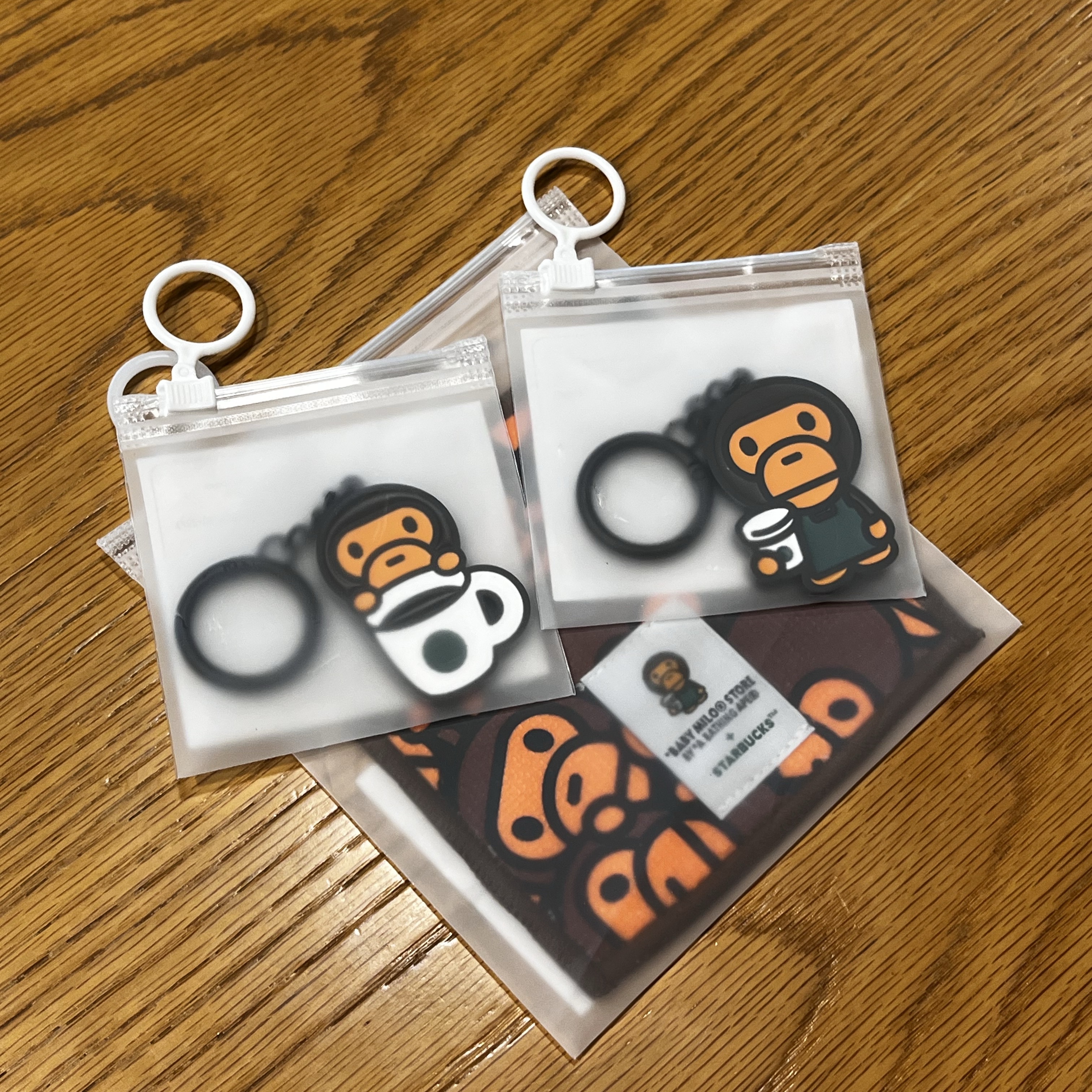 Starbucks x BAPE Baby Milo Coaster, Starbucks x BAPE Baby Milo Keychain 착용 스타일