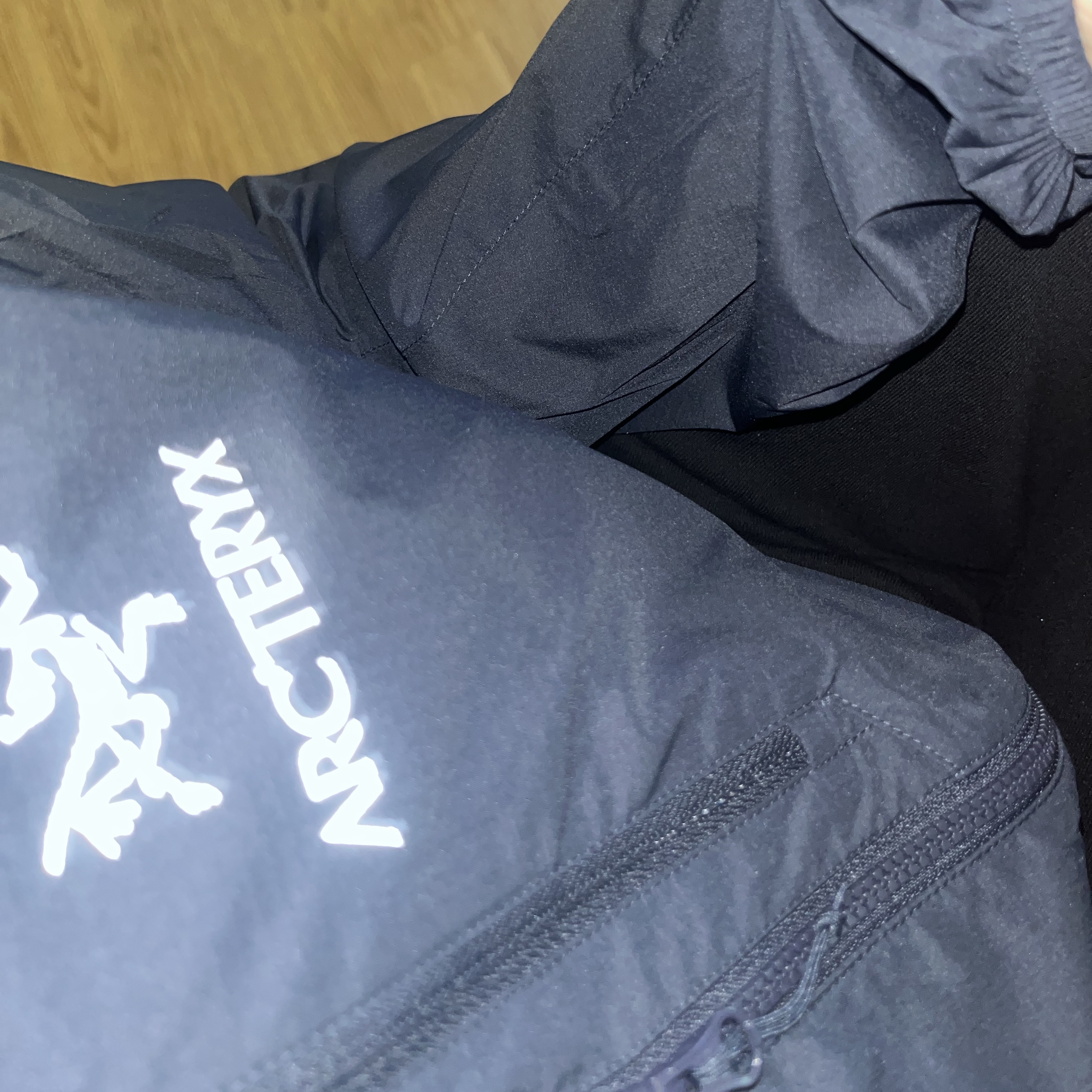 Arc'teryx Squamish Hoody Black Sapphire 착용 스타일 - 2