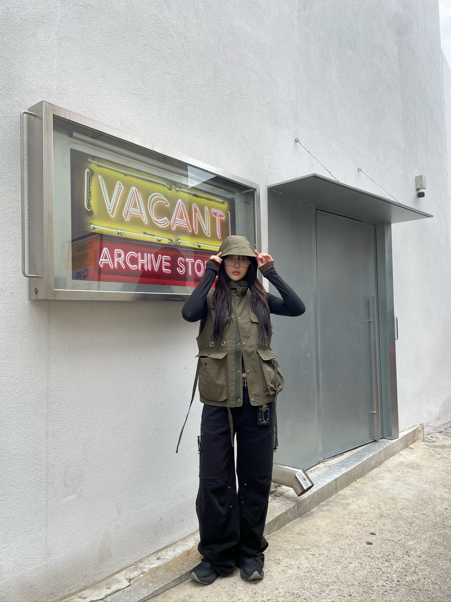 Vacant Archive Women Brook Cargo Hoodie Vest Brown, Vacant Archive Women Brook Cargo Hoodie Vest Khaki 착용 스타일