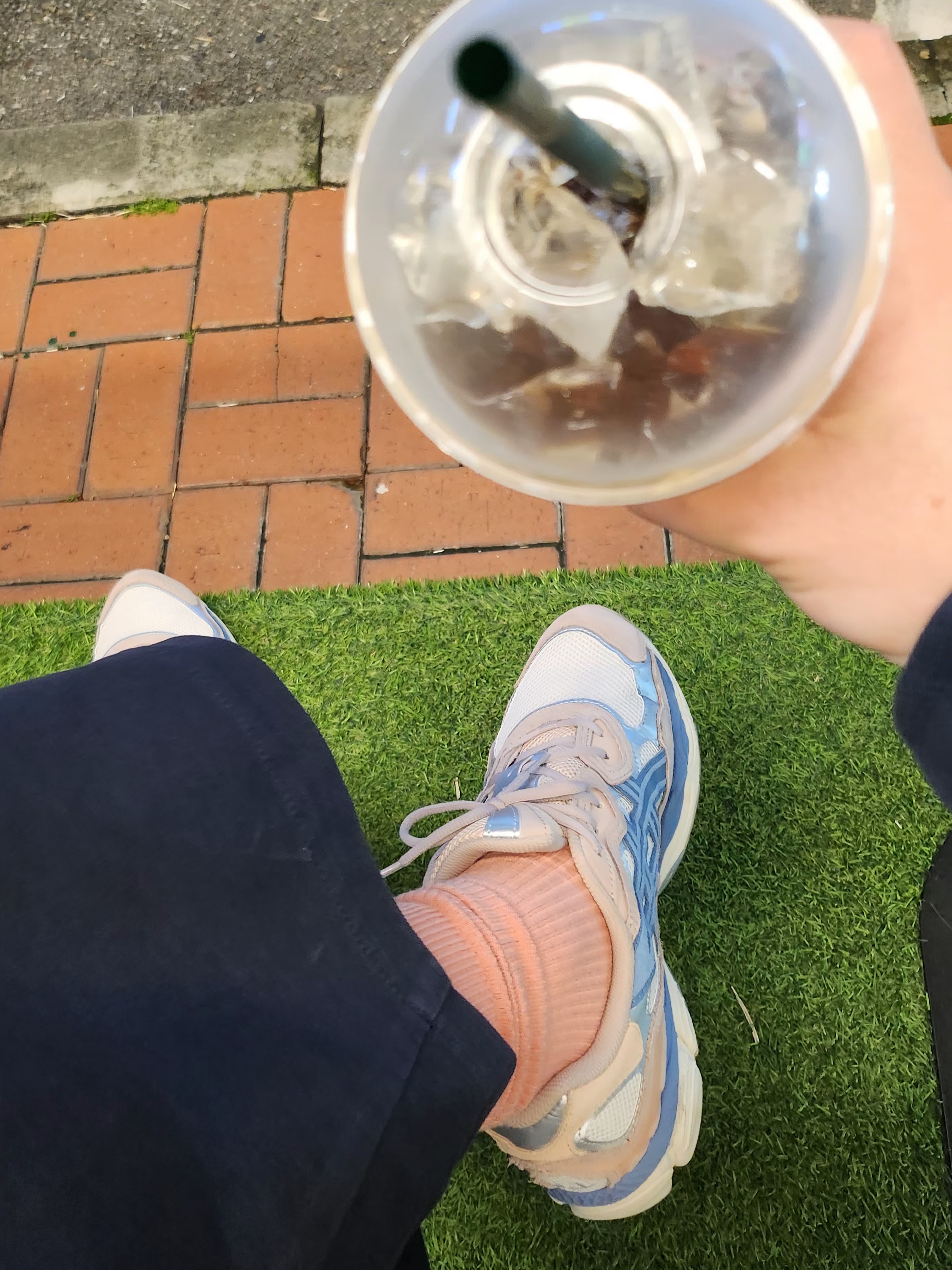 (W) Uniqlo Jersey Barrel Leg Pants Navy - KR, (W) Asics Gel-NYC Cream Grey Floss 착용 스타일 - 4