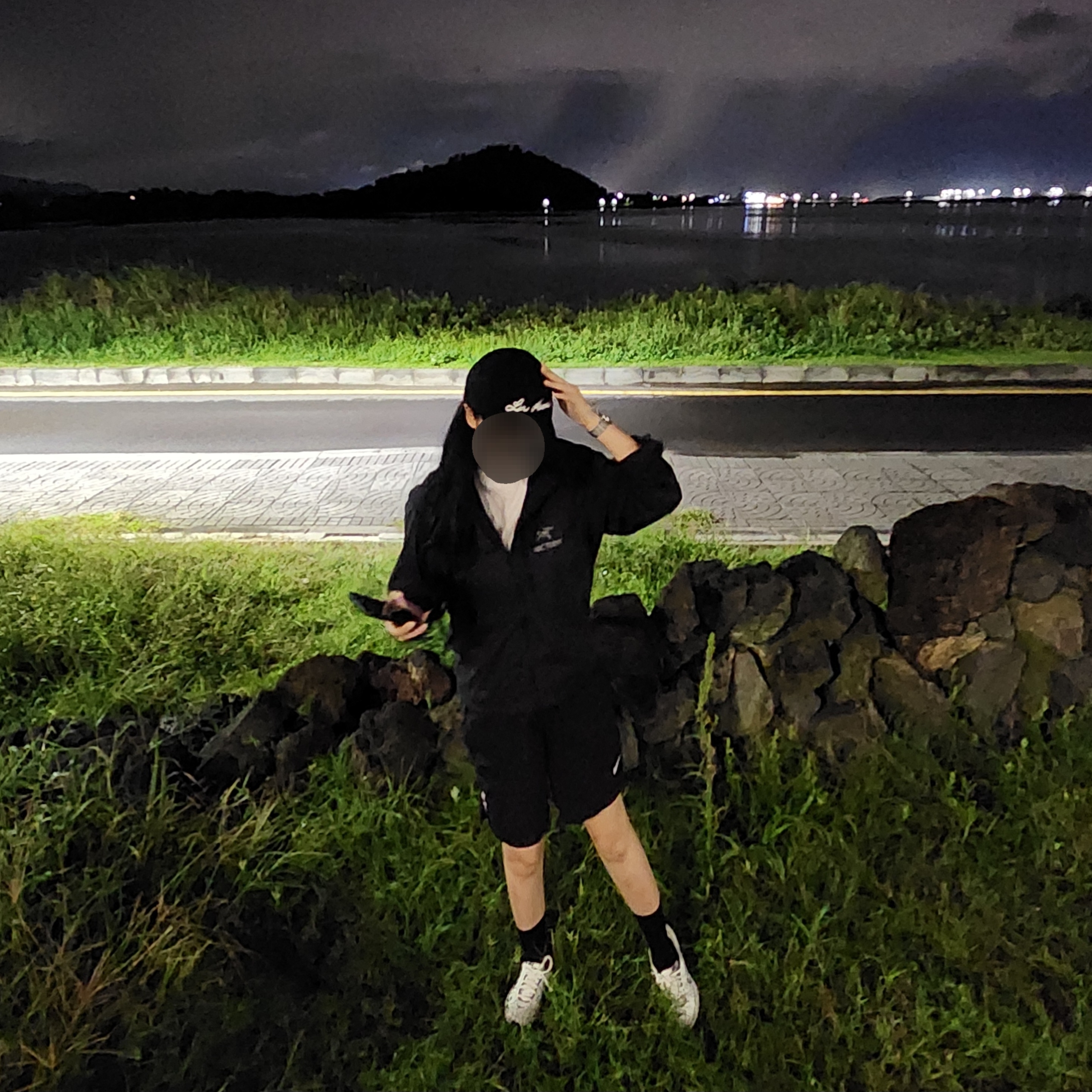 Arc'teryx Squamish Hoody Black, Nike x Drake Nocta Nylon Woven Shorts Black (FN8194-010) 착용 스타일 - 2