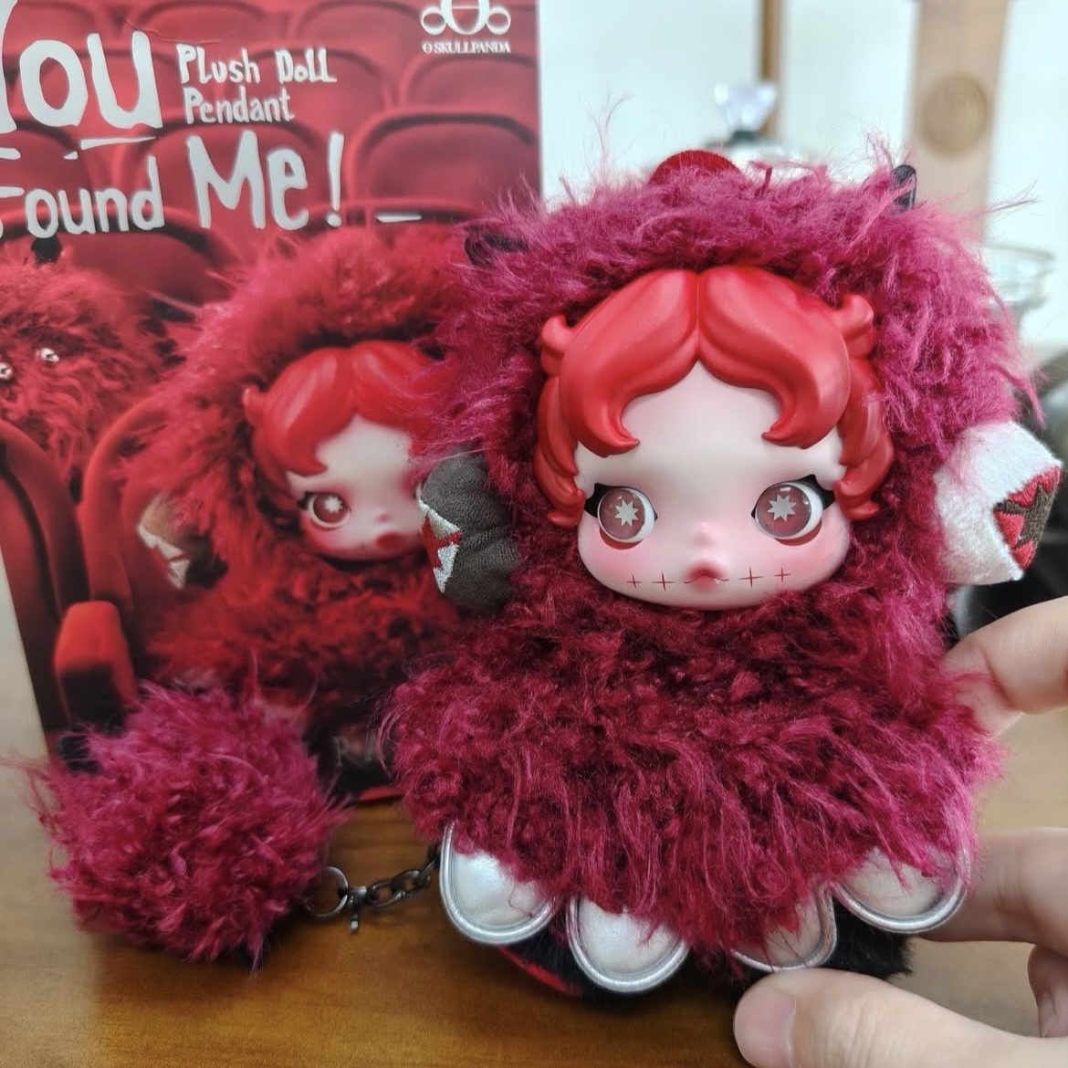 Pop Mart Skullpanda You Found Me ! Series Plush Doll Pendant Chomp (Opened Case) 착용 스타일