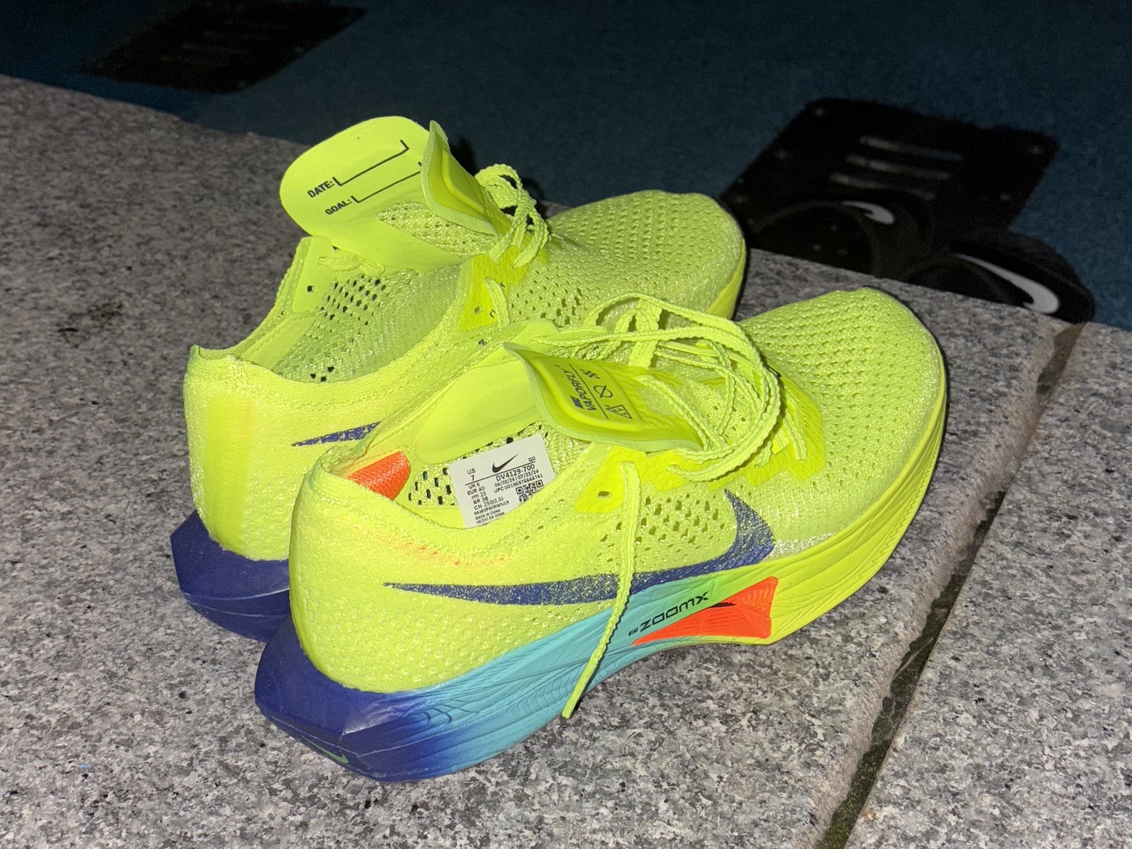 Nike ZoomX Vaporfly Next% 3 Volt Scream Green 착용 스타일 - 3
