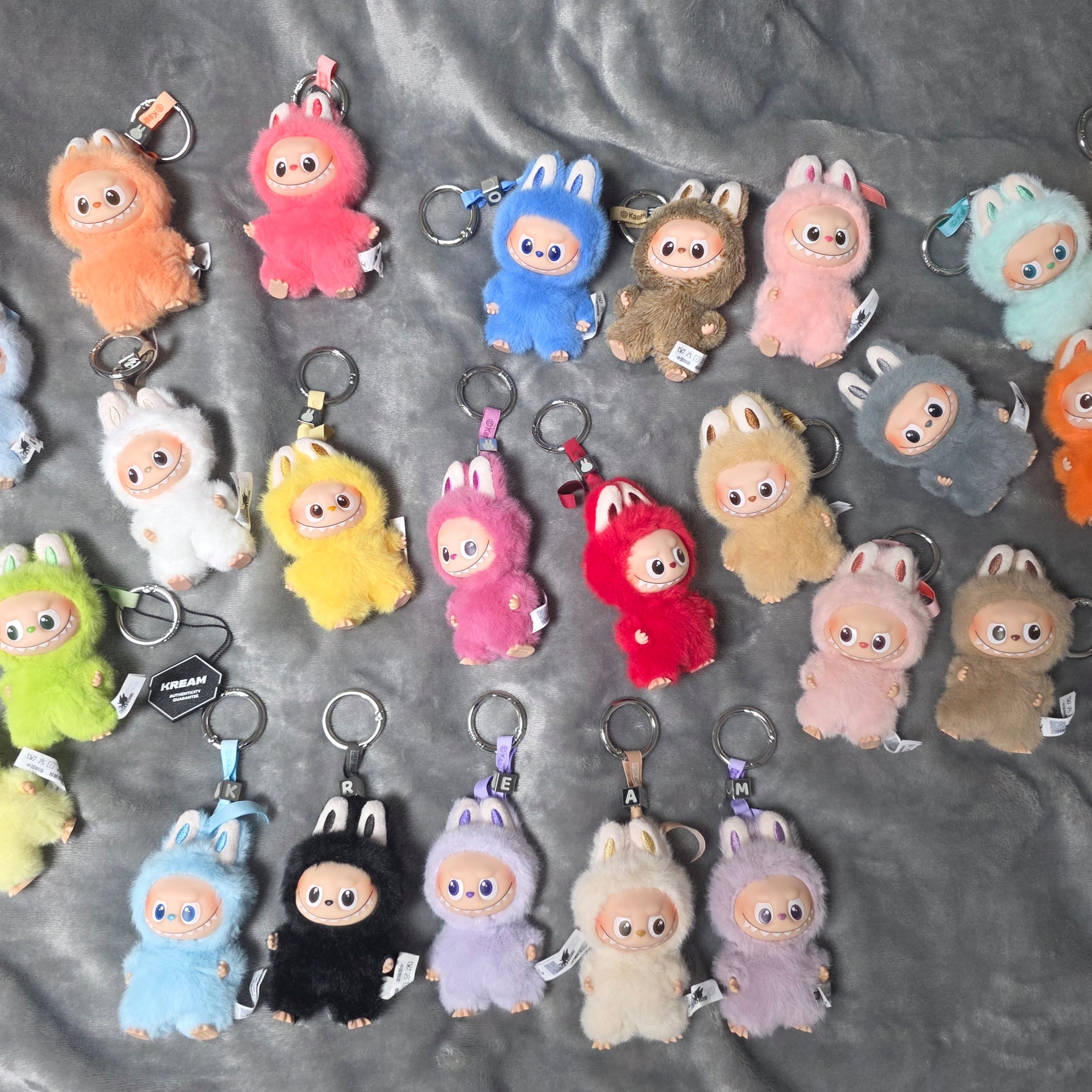Pop Mart Labubu The Monsters Pin For Love Series Vinyl Plush Pendant Sealed Case (N-Z) (14 Blind Boxes), Pop Mart Labubu The Monsters Pin For Love Series Vinyl Plush Pendant Sealed Case (A-M) (14 Blind Boxes) 착용 스타일 - 1