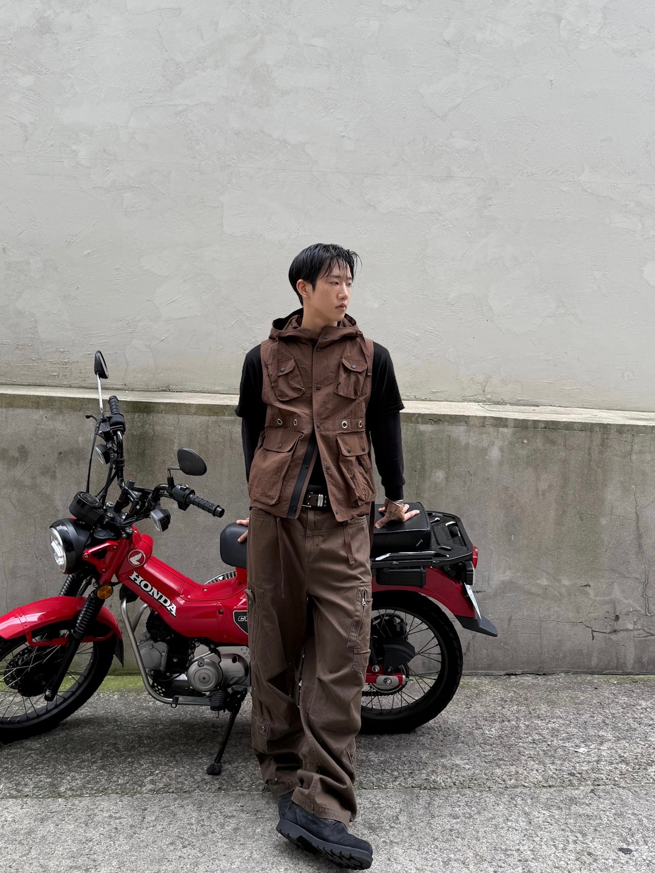 Vacant Archive Men Brook Cargo Hoodie Vest Brown, Vacant Archive Men Brook Cargo Hoodie Vest Khaki 착용 스타일