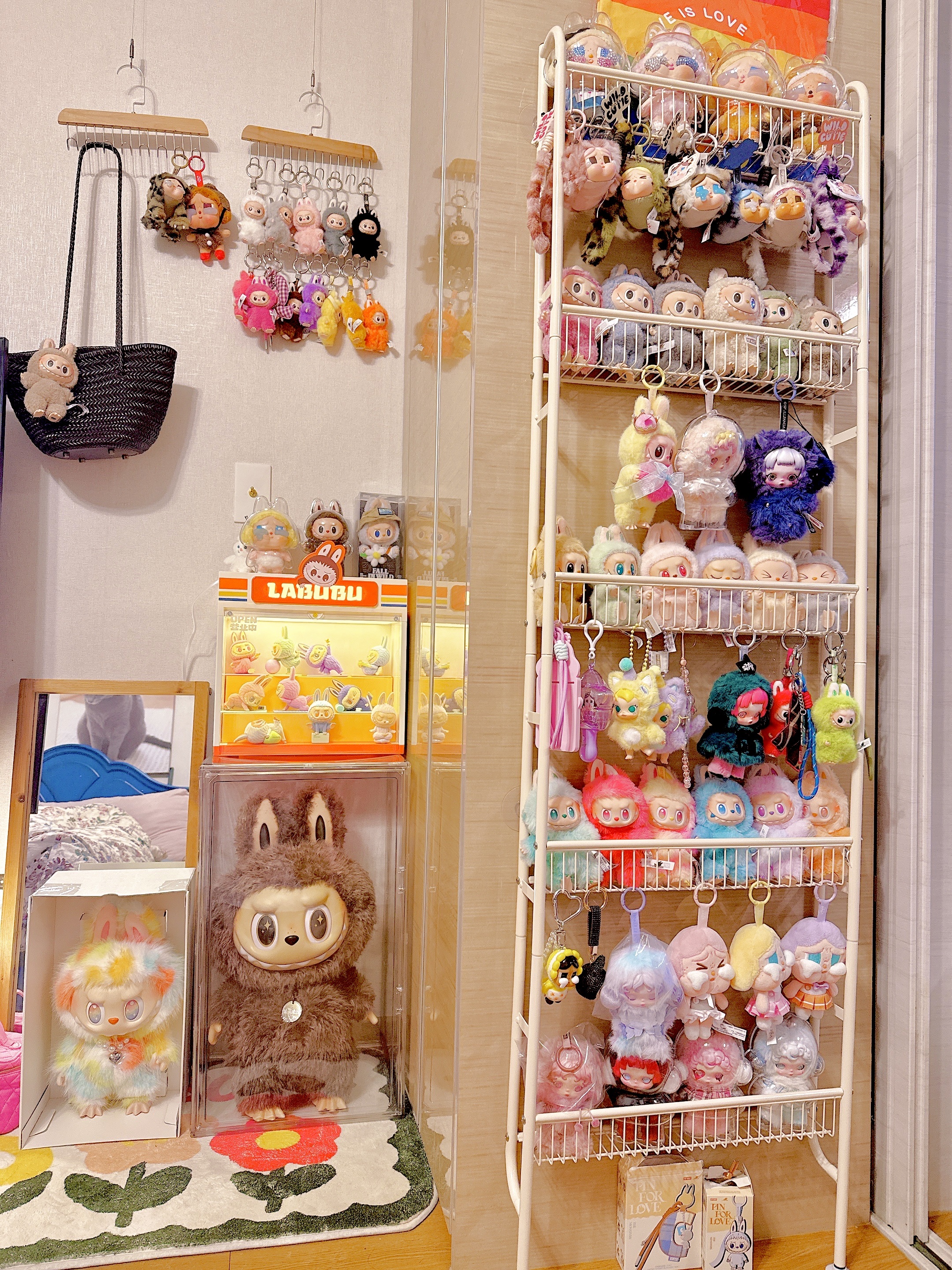 Pop Mart Labubu The Monsters Wacky Mart Series Display Container, Pop Mart Labubu The Monsters Big Into Energy Series-Rock The Universe Vinyl Plush Doll 착용 스타일 - 3
