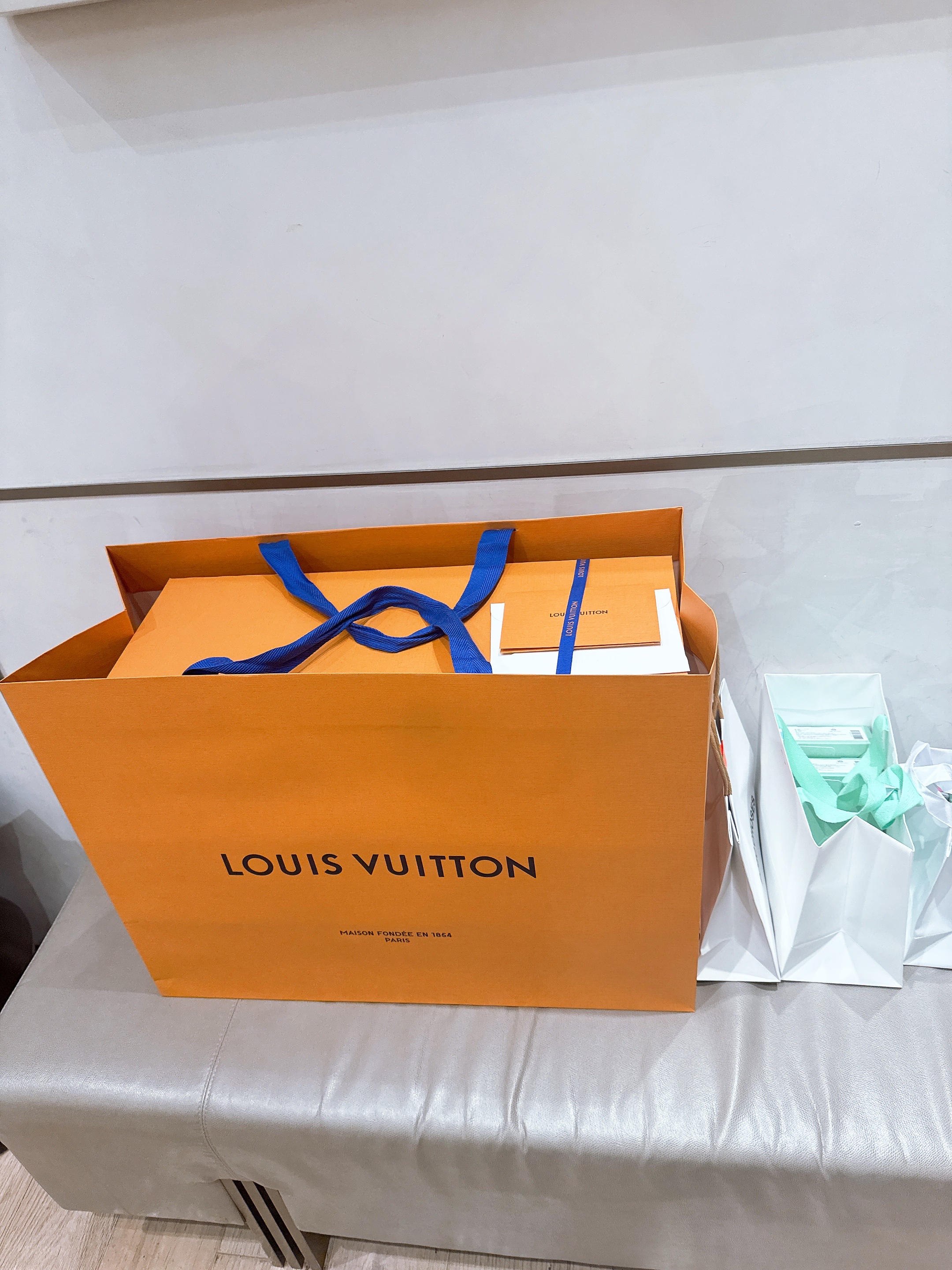 Louis Vuitton Soho MM Backpack Monogram 착용 스타일 - 2