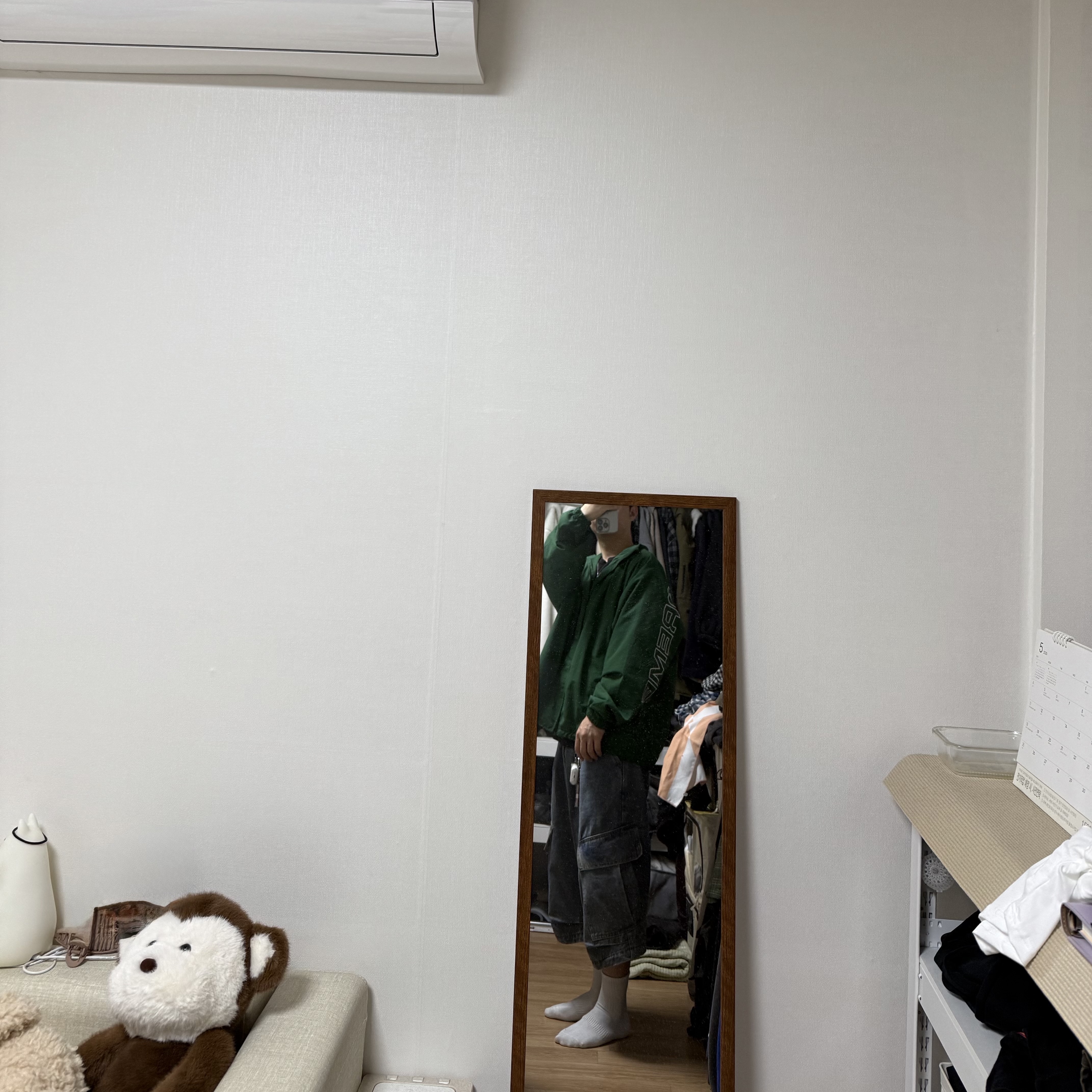 Supreme Spellout Embroidered Track Jacket Dark Green - 24FW, Nike x Supreme x GOODENOUGH Air Force 1 Low White - 25SS 착용 스타일 - 2