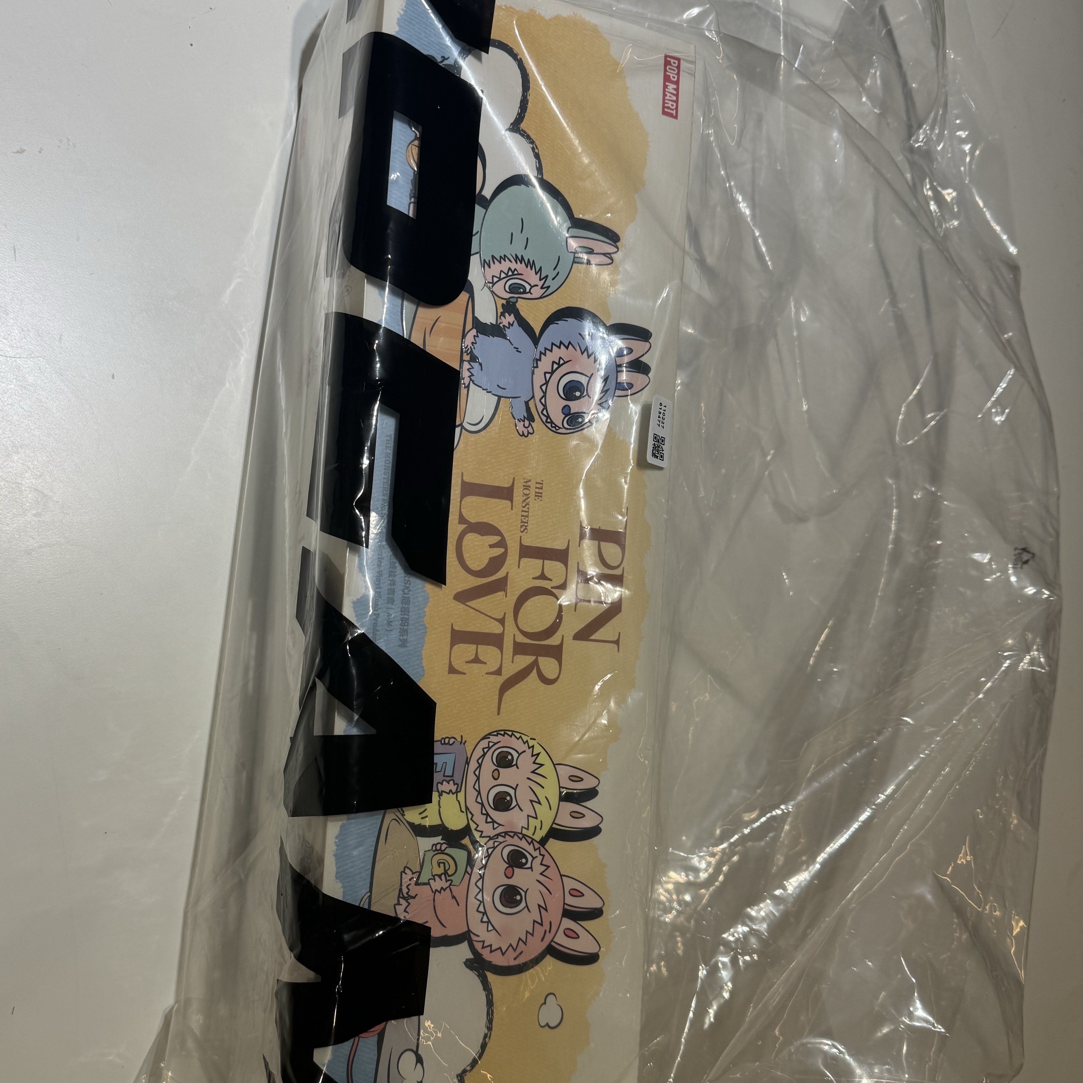Pop Mart Labubu The Monsters Pin For Love Series Vinyl Plush Pendant Sealed Case (A-M) (14 Blind Boxes) 착용 스타일