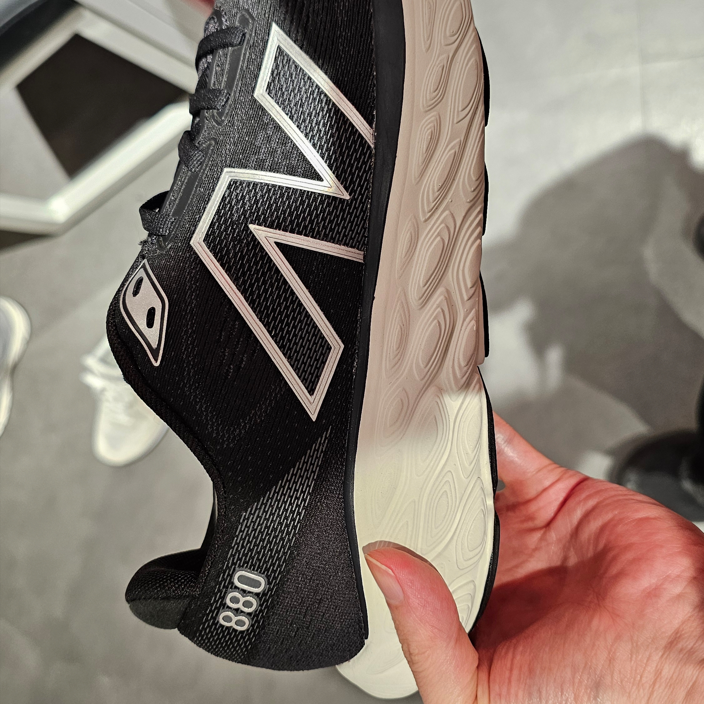 New Balance Fresh Foam X 880v14 Black Sea Salt - 2E Wide 착용 스타일