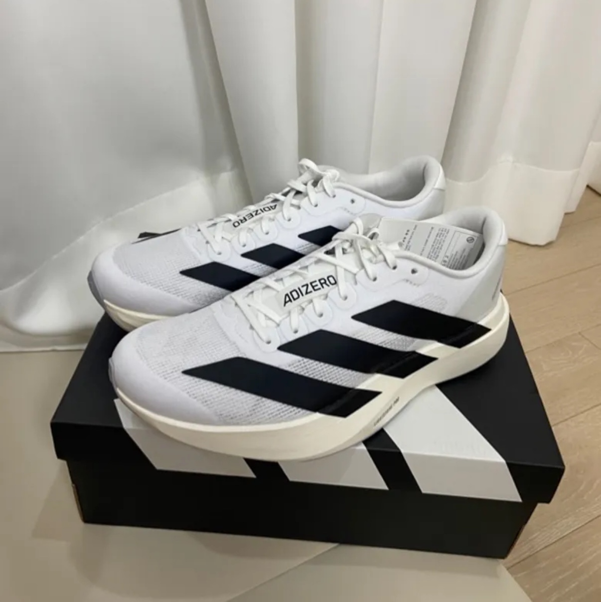 Adidas Adizero EVO SL Cloud White Core Black 착용 스타일