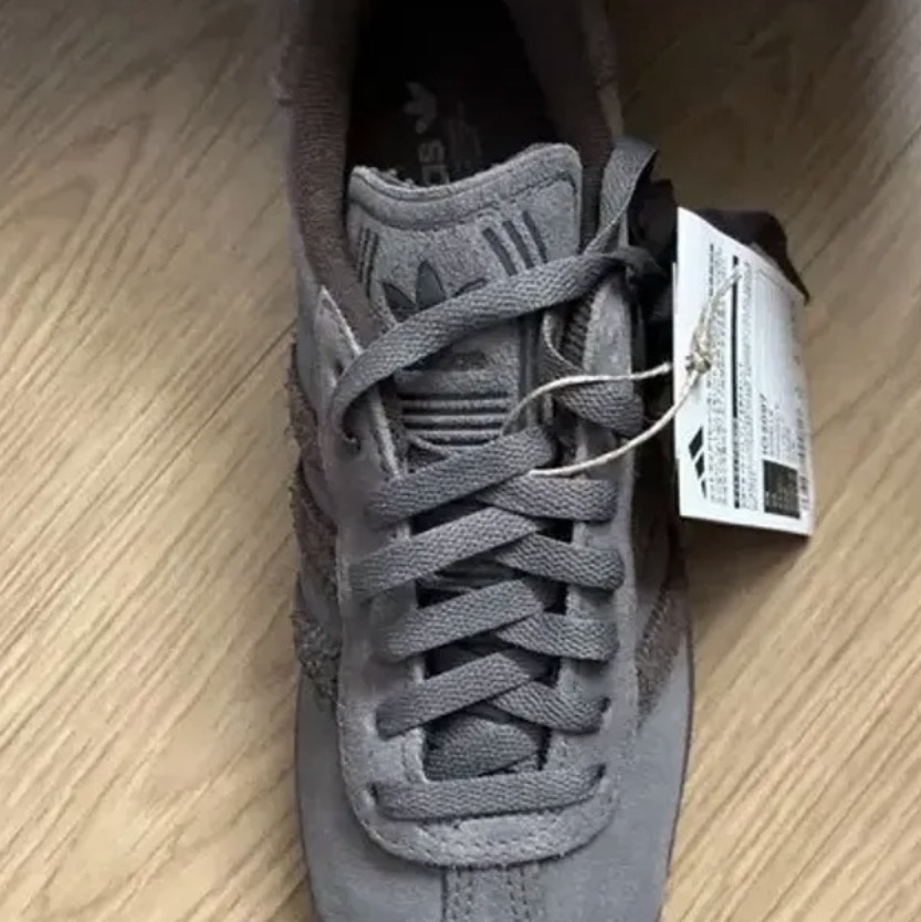 Adidas Gazelle Charcoal Dark Brown 착용 스타일