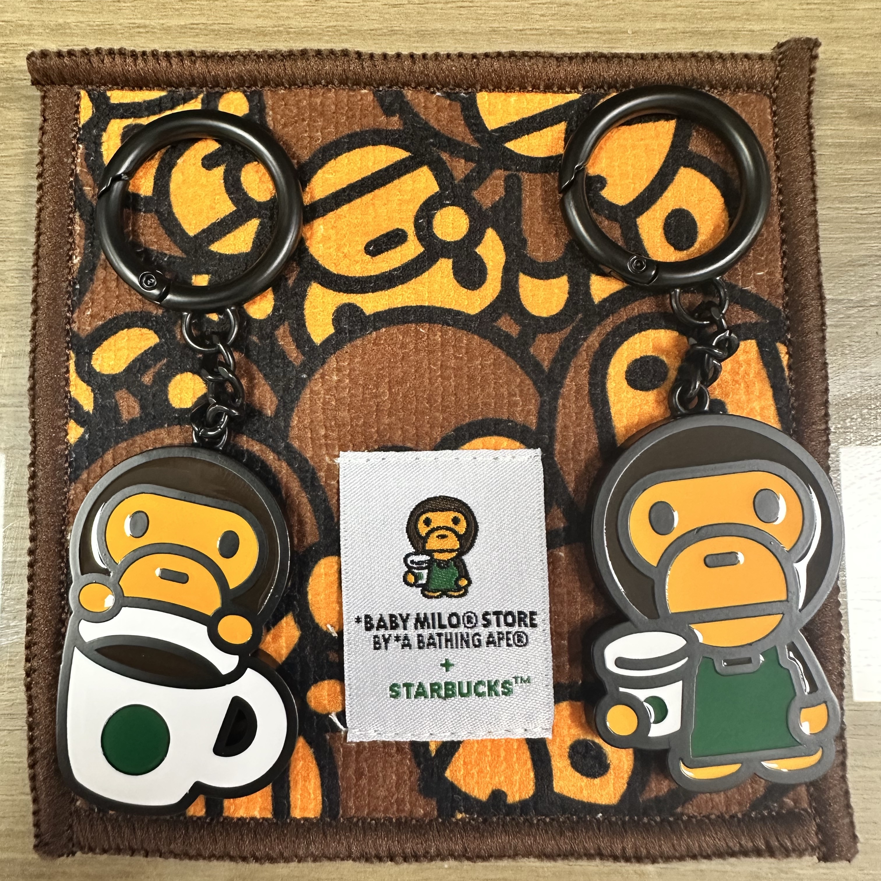 Starbucks x BAPE Baby Milo Keychain, Starbucks x BAPE Baby Milo Coaster 착용 스타일