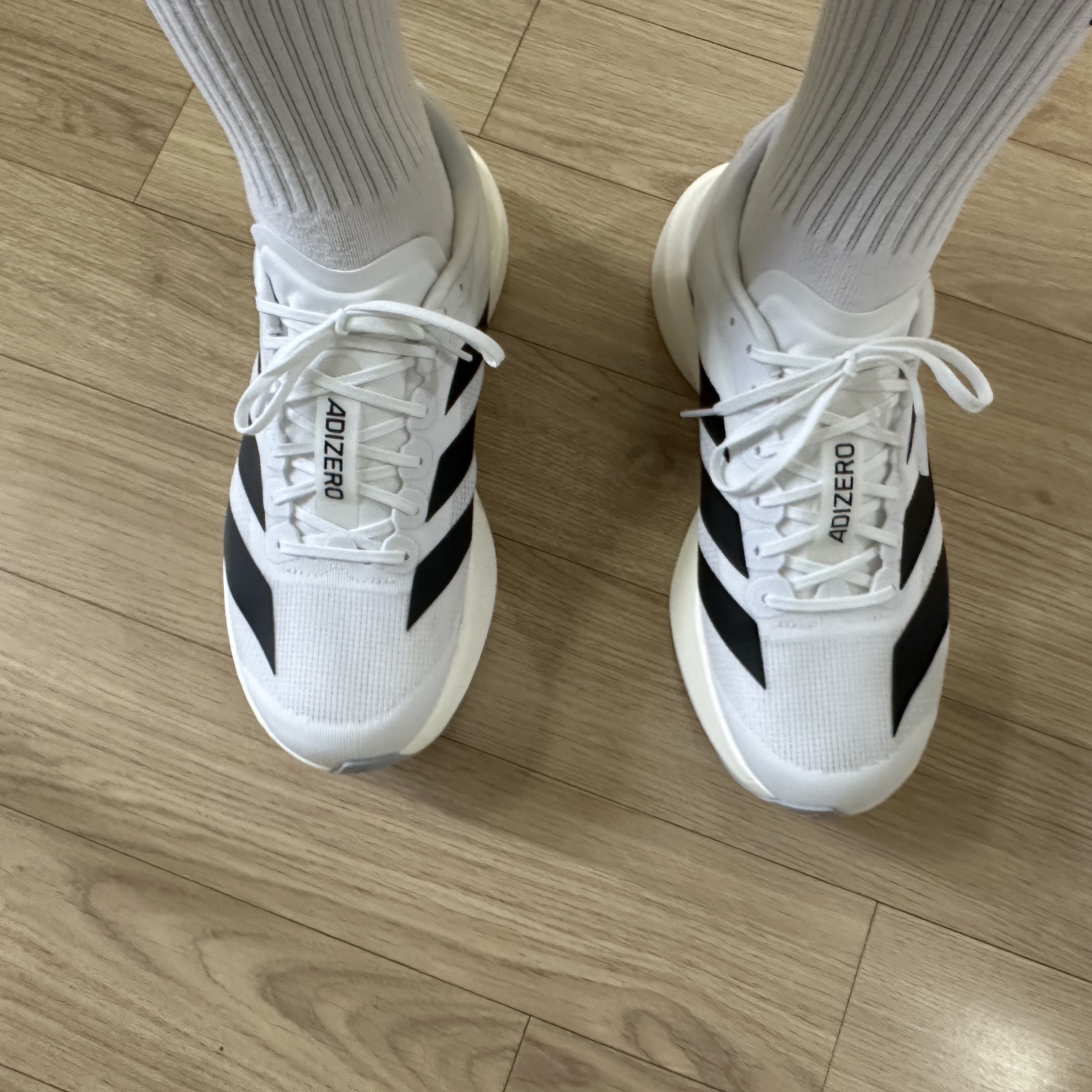 Adidas Adizero EVO SL Cloud White Core Black 착용 스타일 - 3