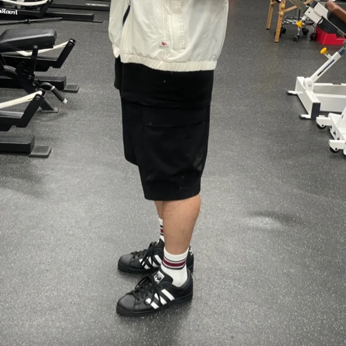 Adidas Superstar 82 Core Black Cloud White 착용 스타일