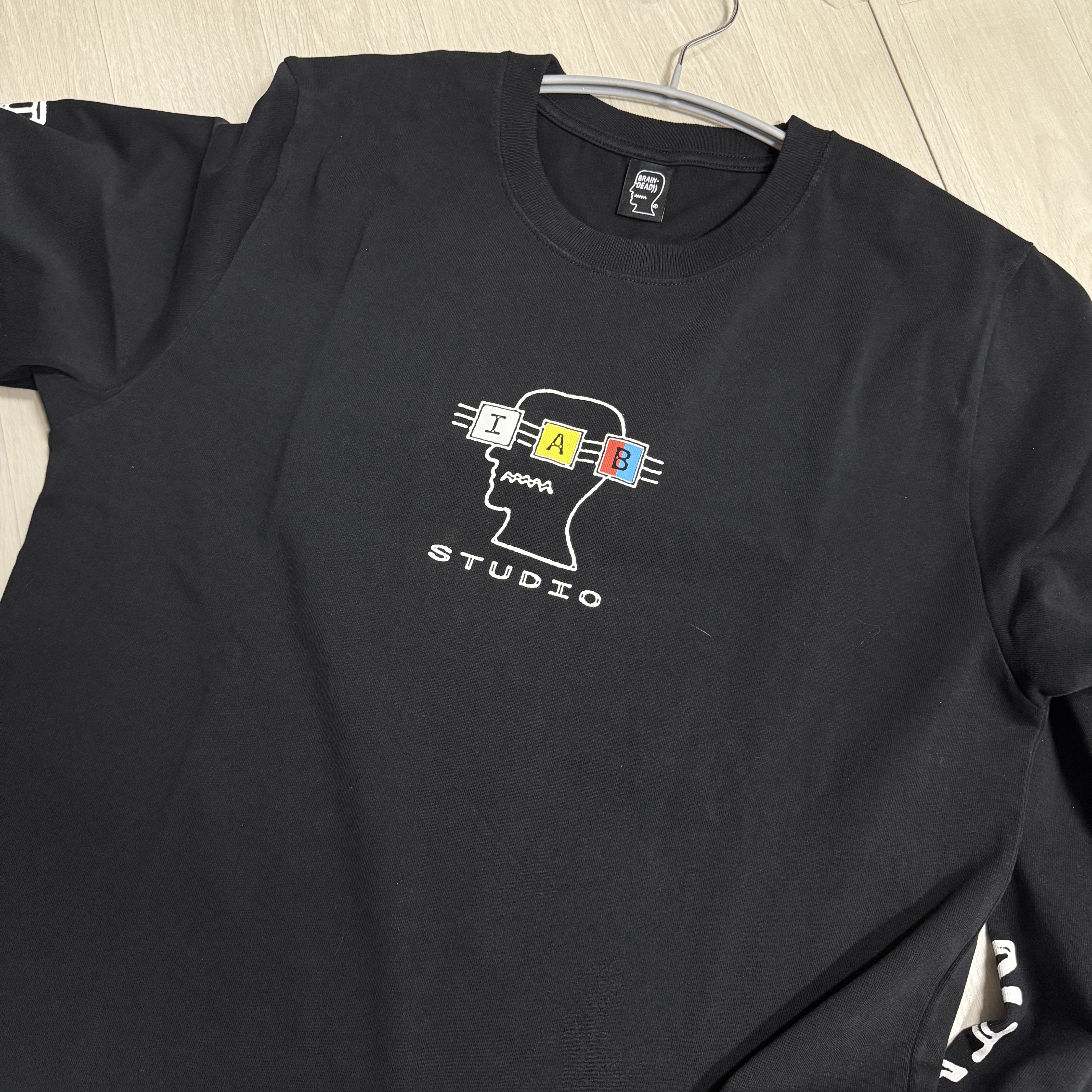 IAB Studio x Brain Dead Long Sleeve Black 착용 스타일 - 3