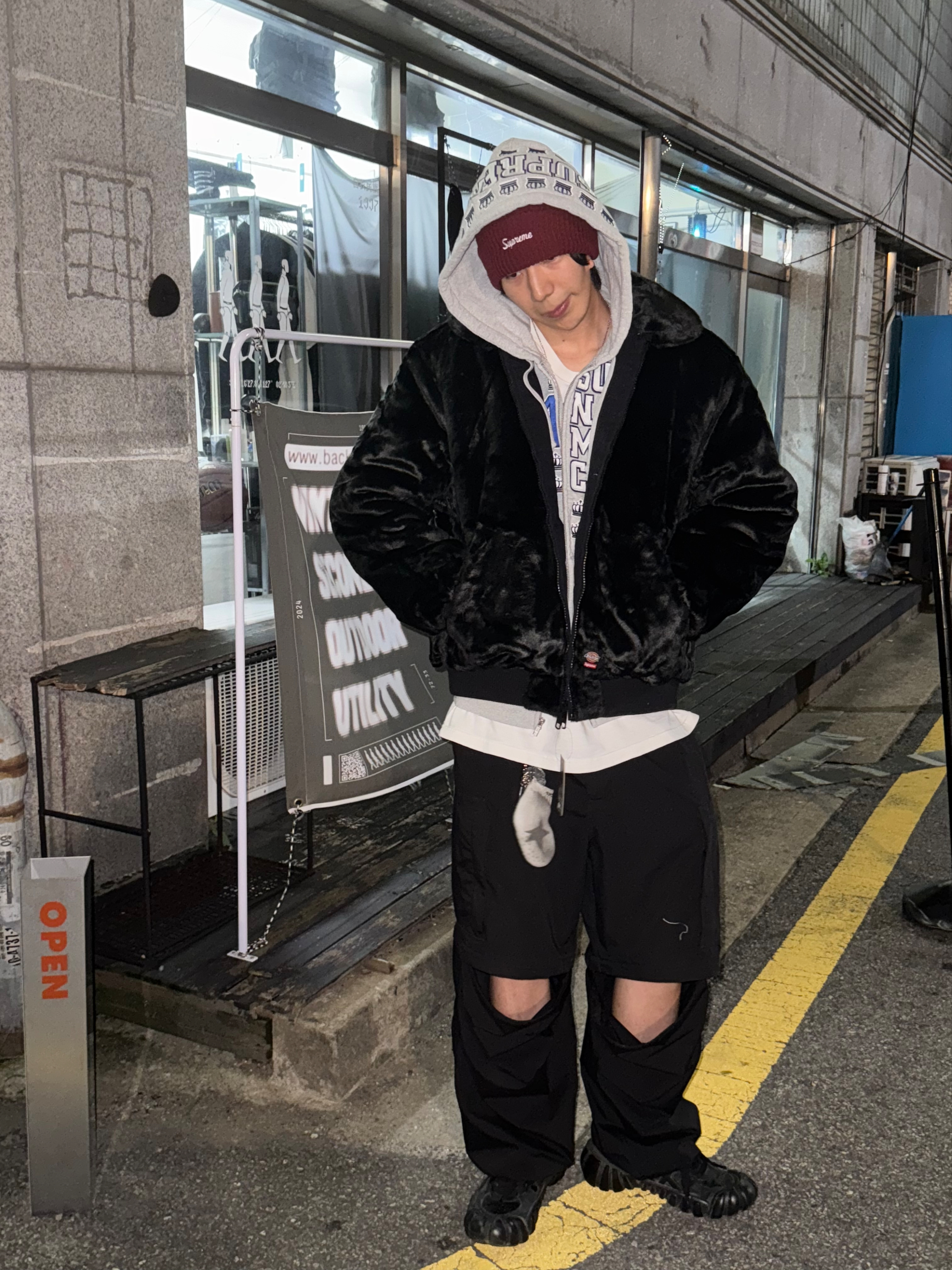 Supreme x Dickies Reversible Quilted Faux Fur Work Jacket Black - 25FW 착용 스타일