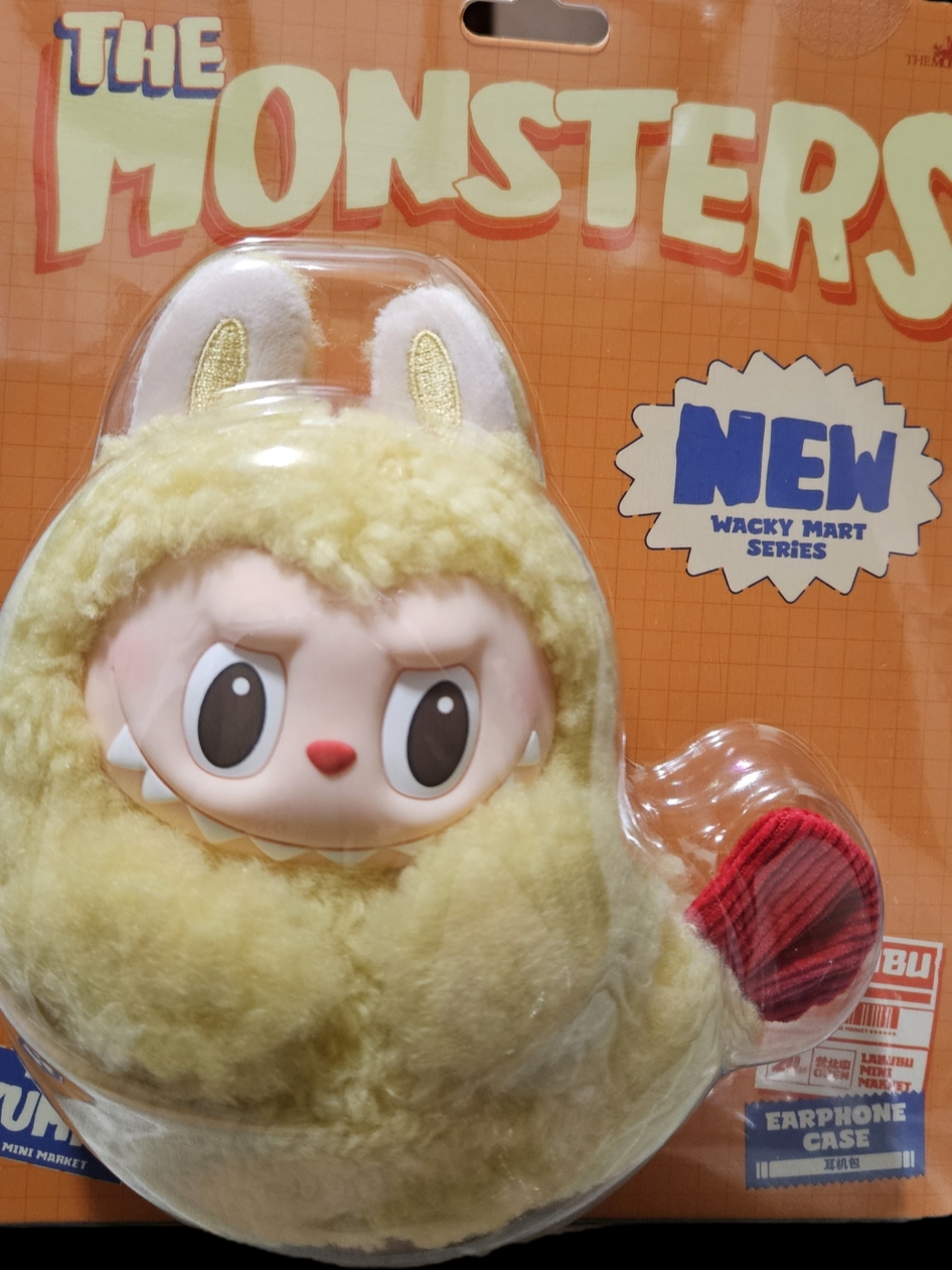 Pop Mart Labubu The Monsters Wacky Mart Series Earphone Case 착용 스타일