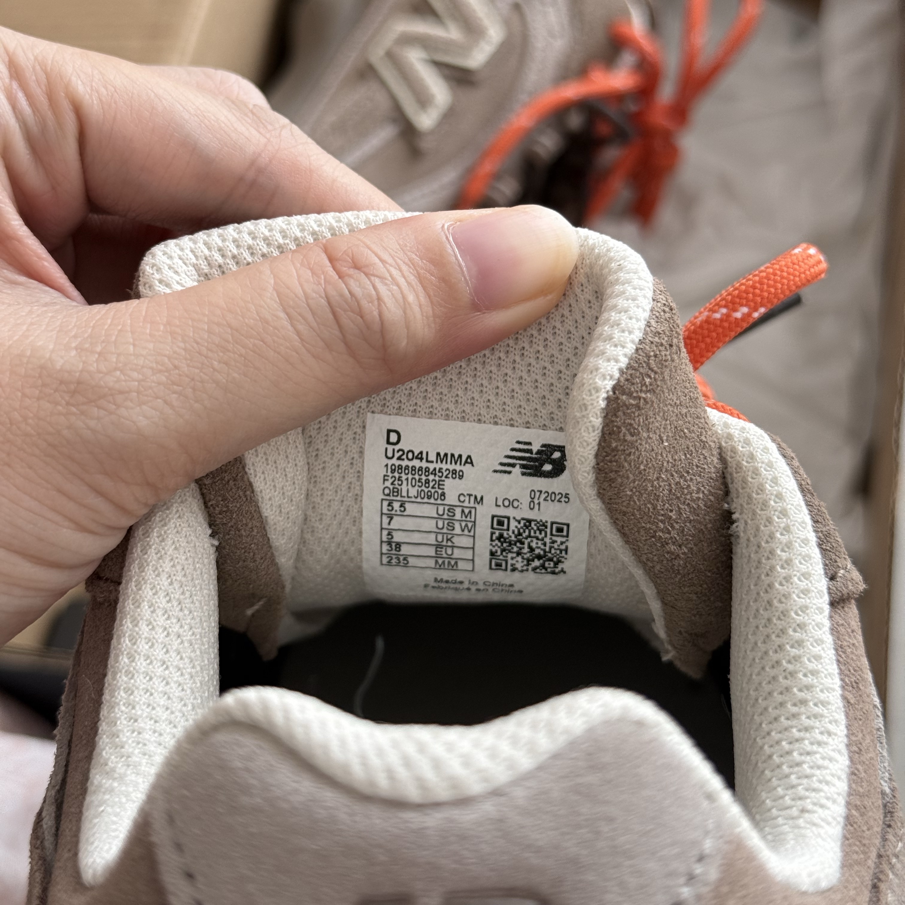 New Balance 204L Suede Mushroom Arid Stone 착용 스타일 - 6