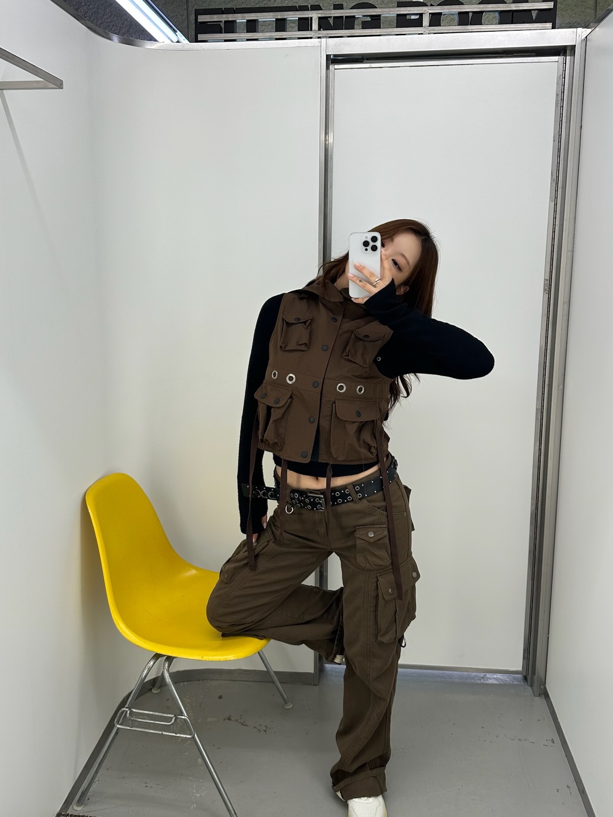 Vacant Archive Women Brook Cargo Hoodie Vest Khaki, Vacant Archive Women Brook Cargo Hoodie Vest Brown 착용 스타일