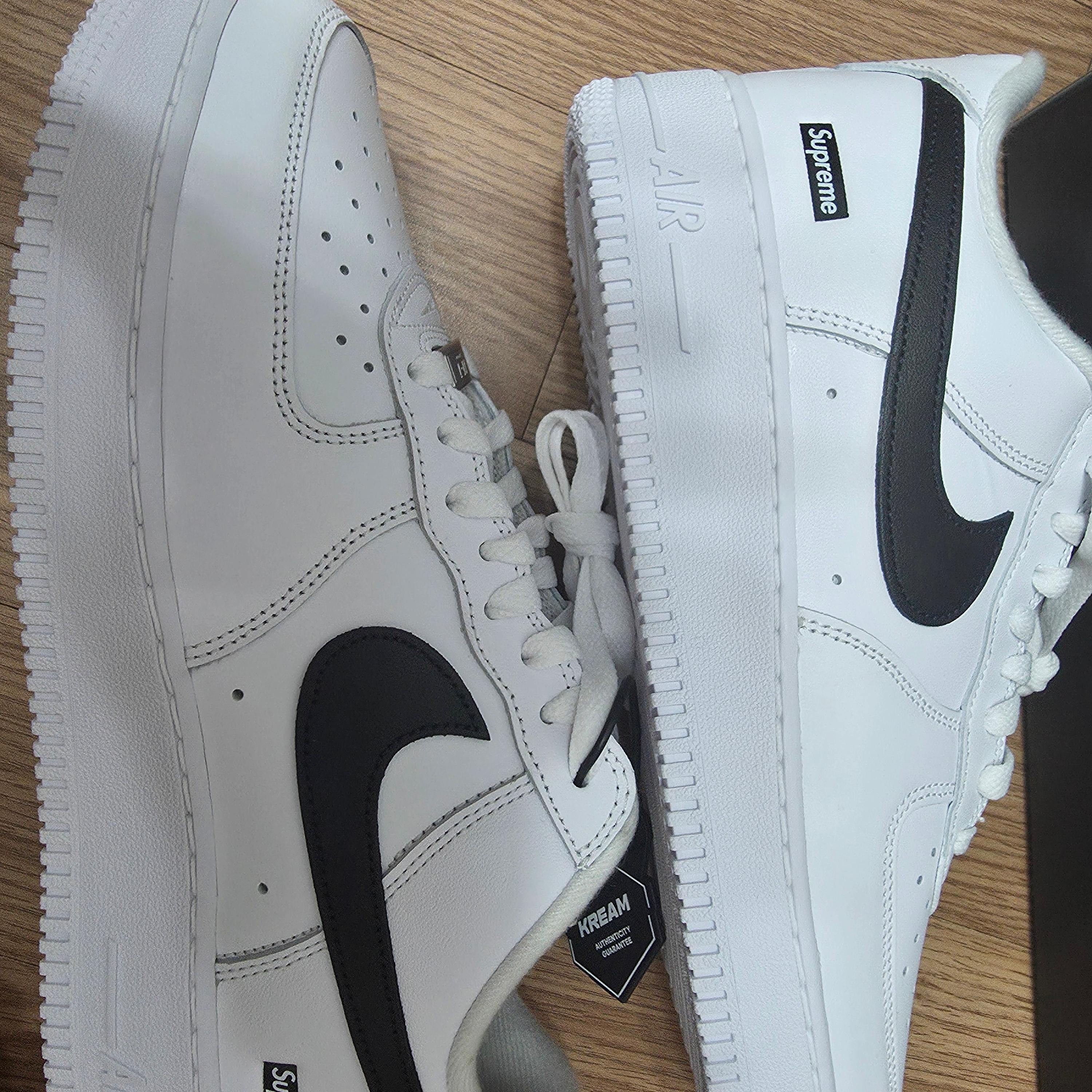 Nike x Supreme Air Force 1 Low White 착용 스타일 - 2