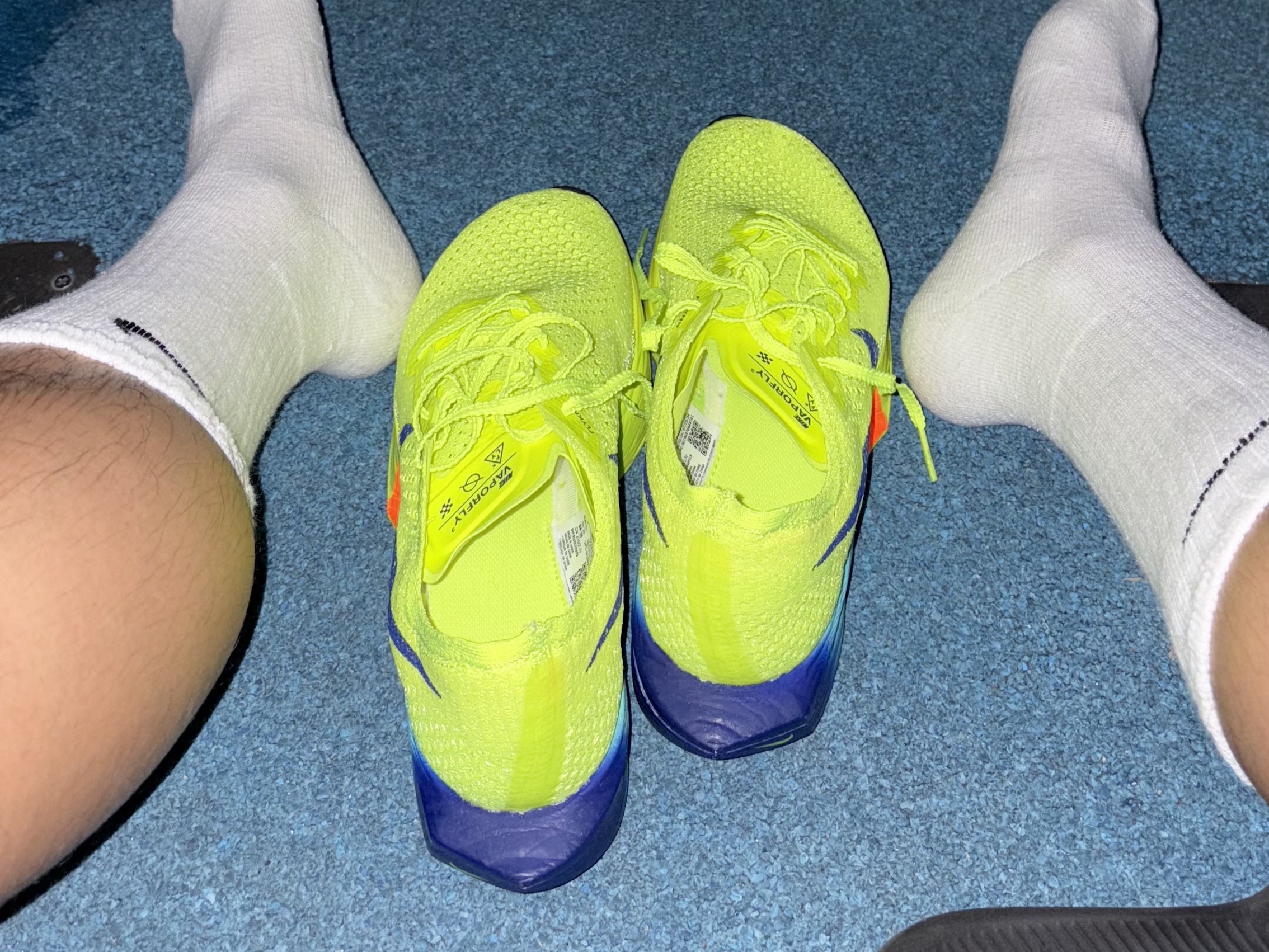 Nike ZoomX Vaporfly Next% 3 Volt Scream Green 착용 스타일 - 4