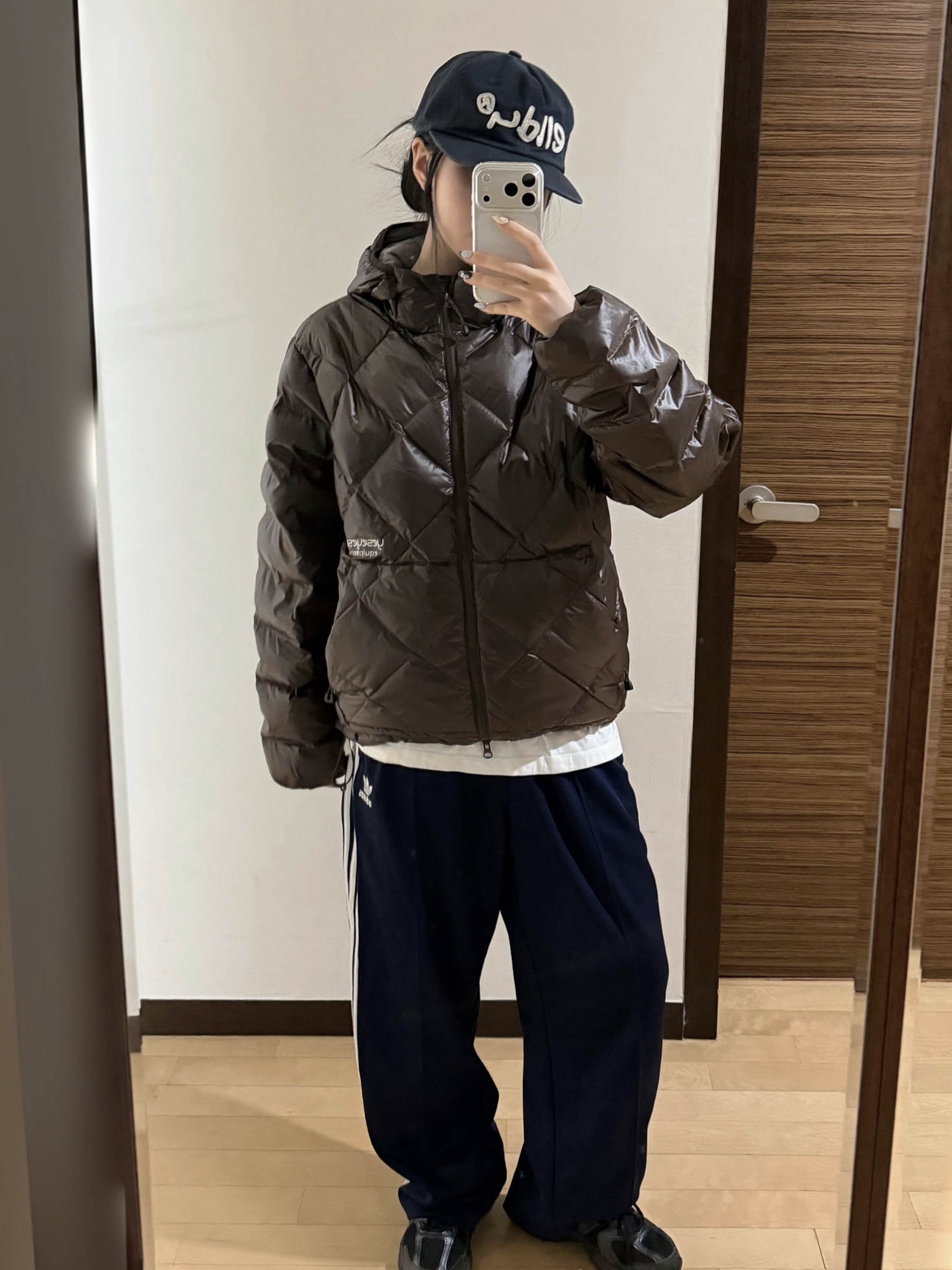 YESEYESEE Wafer Goose Down Jacket Misty Blue, YESEYESEE Wafer Goose Down Jacket Brown 착용 스타일 - 3