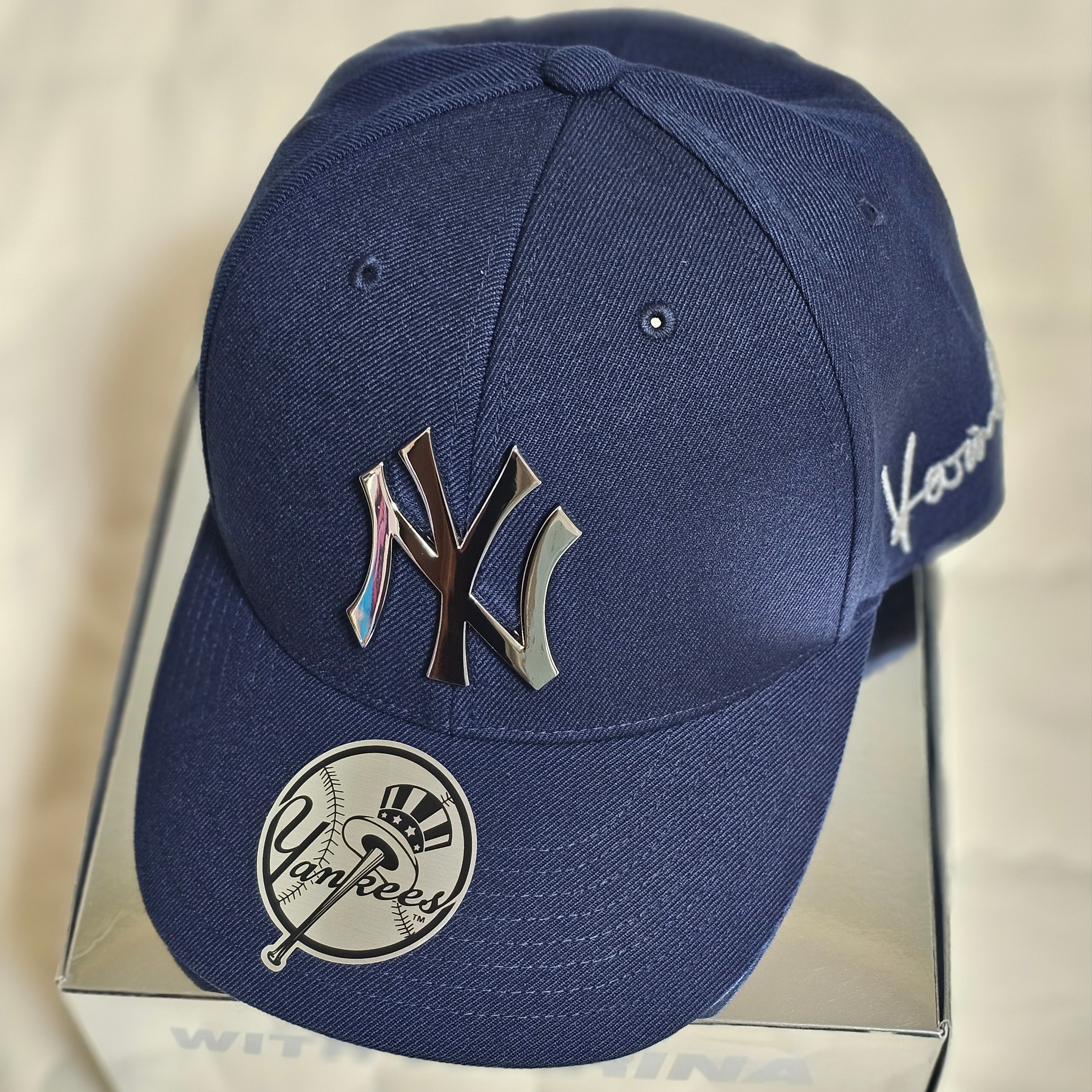 MLB Karina Exclusive Structured Ball Cap New York Yankees Navy 착용 스타일