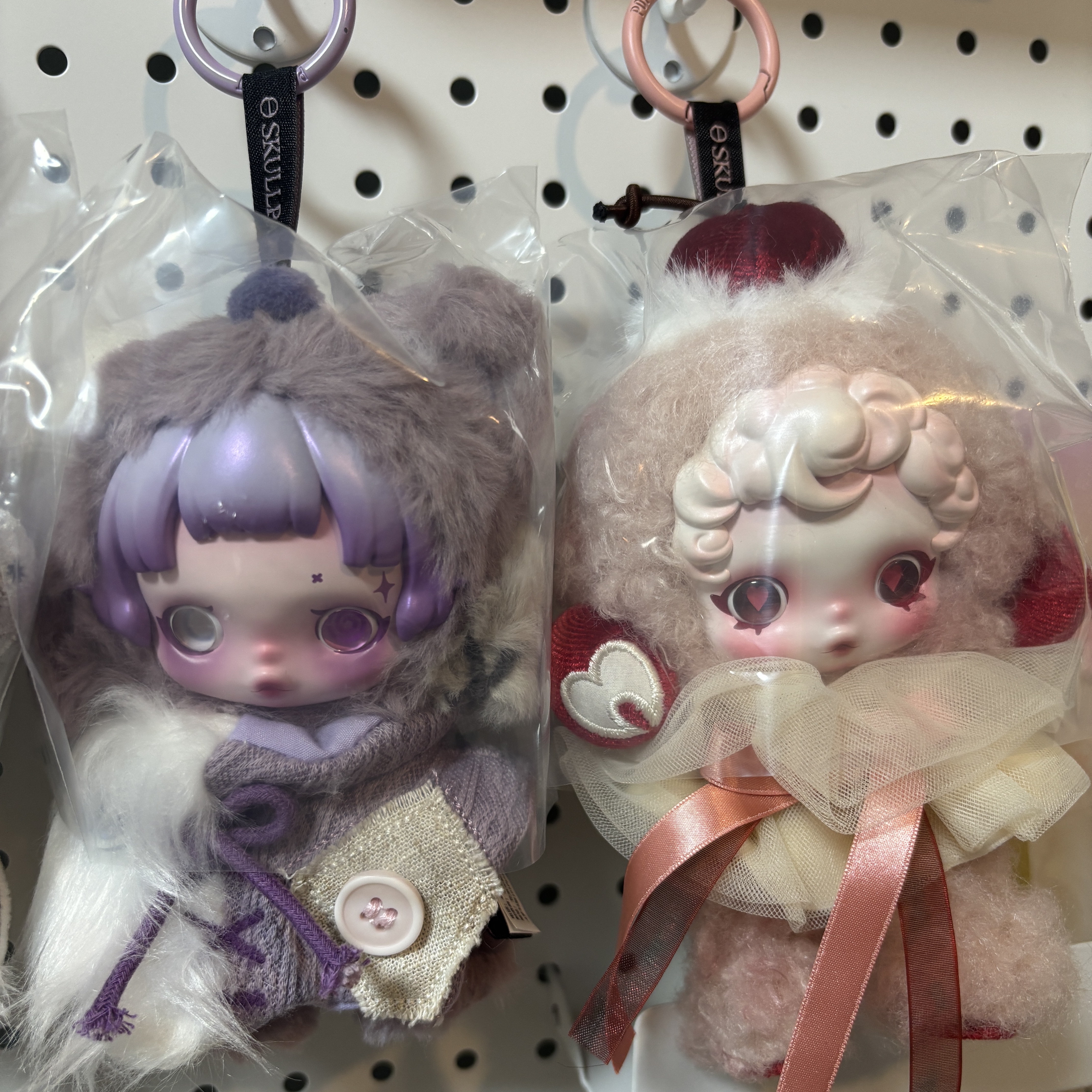 Pop Mart Skullpanda You Found Me ! Series Plush Doll Pendant Sealed Case (9 Blind Boxes) 착용 스타일