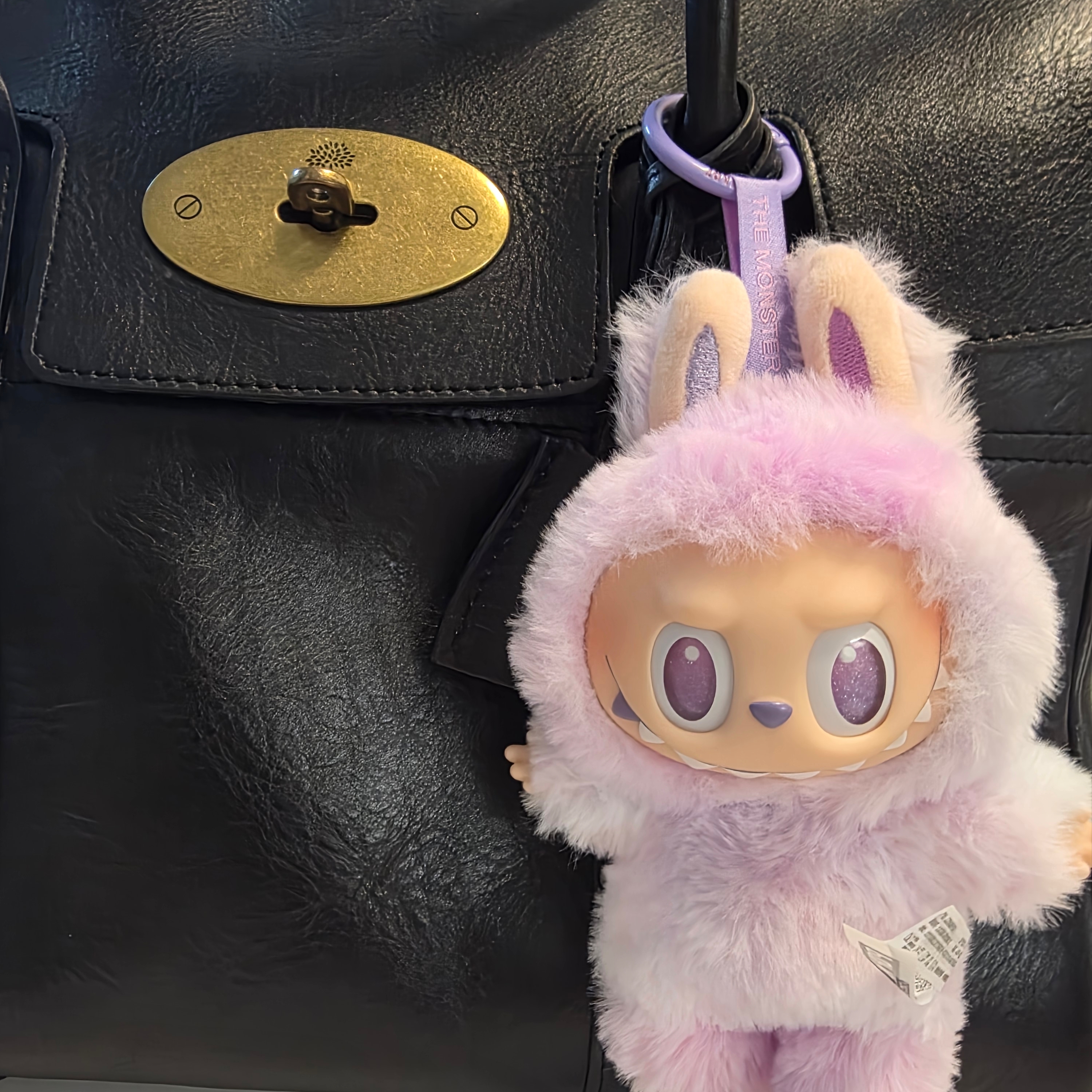 Mulberry Small Classic Grain Bayswater Black Brass, Pop Mart Labubu The Monsters Highlight Series Luck Keyring (Opened Case) 착용 스타일