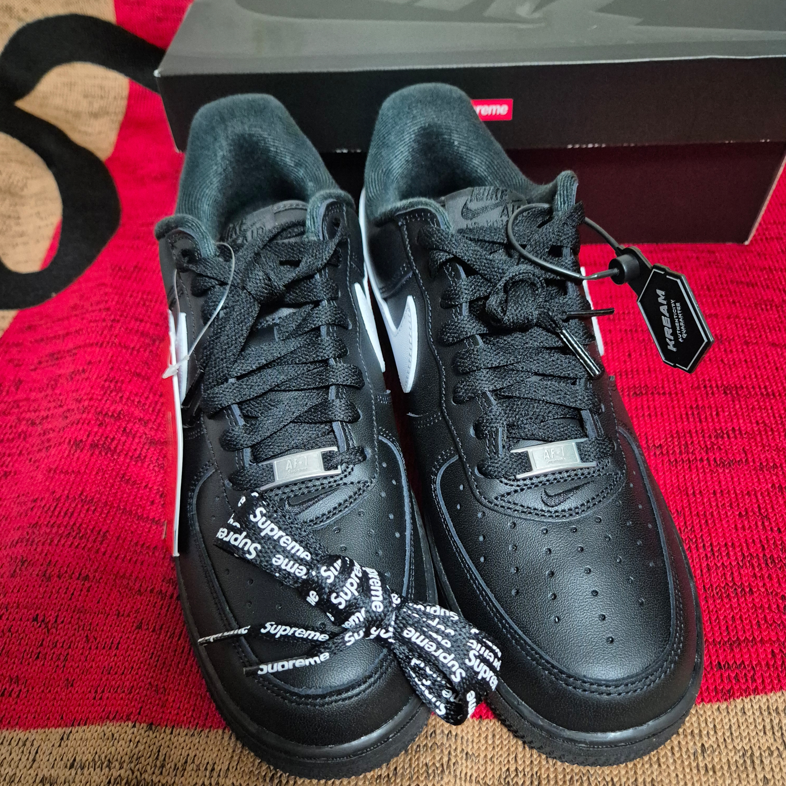 Nike x Supreme Air Force 1 Low Black 착용 스타일 - 2