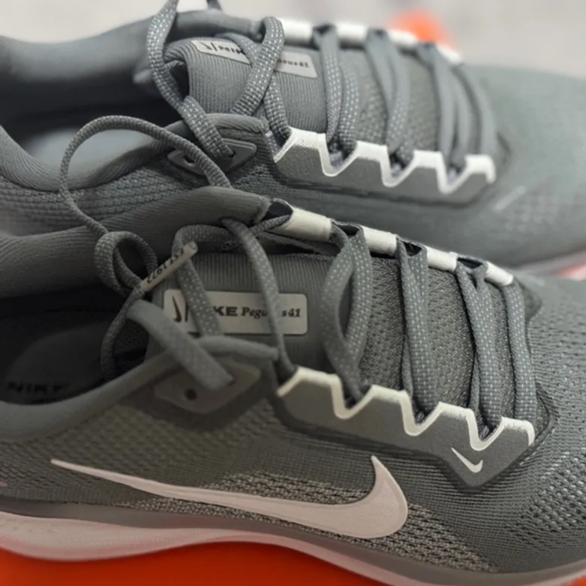 Nike Air Zoom Pegasus 41 Cool Grey Wolf Grey 착용 스타일
